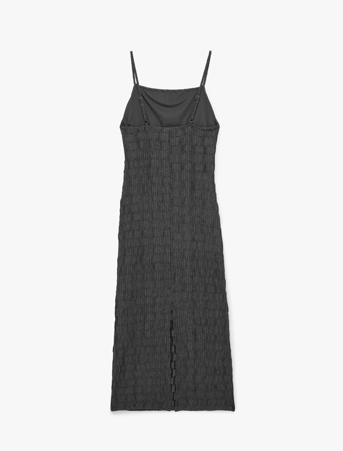  Bürümcük Kumaş Dokulu Yırtmaç Detaylı Kare Yaka Slim Fit Askılı Midi Elbise