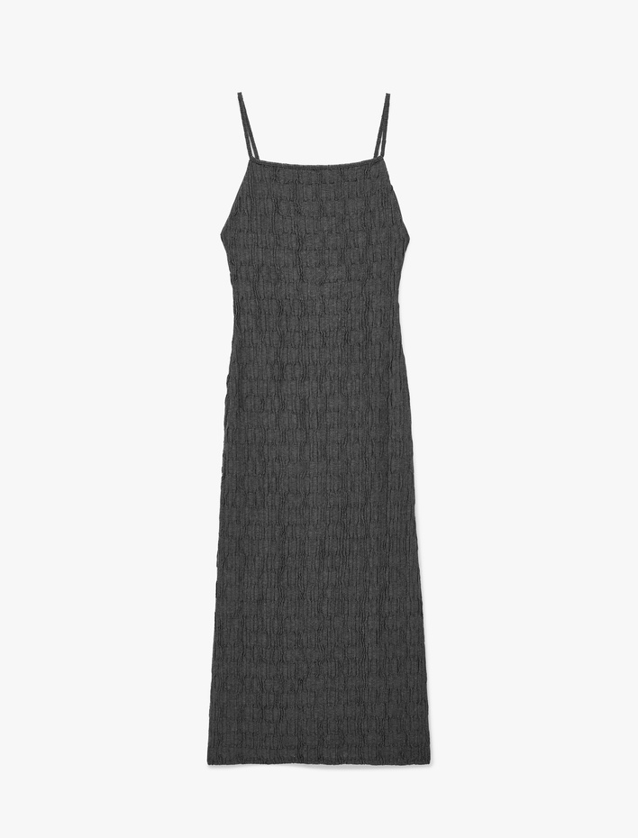  Bürümcük Kumaş Dokulu Yırtmaç Detaylı Kare Yaka Slim Fit Askılı Midi Elbise