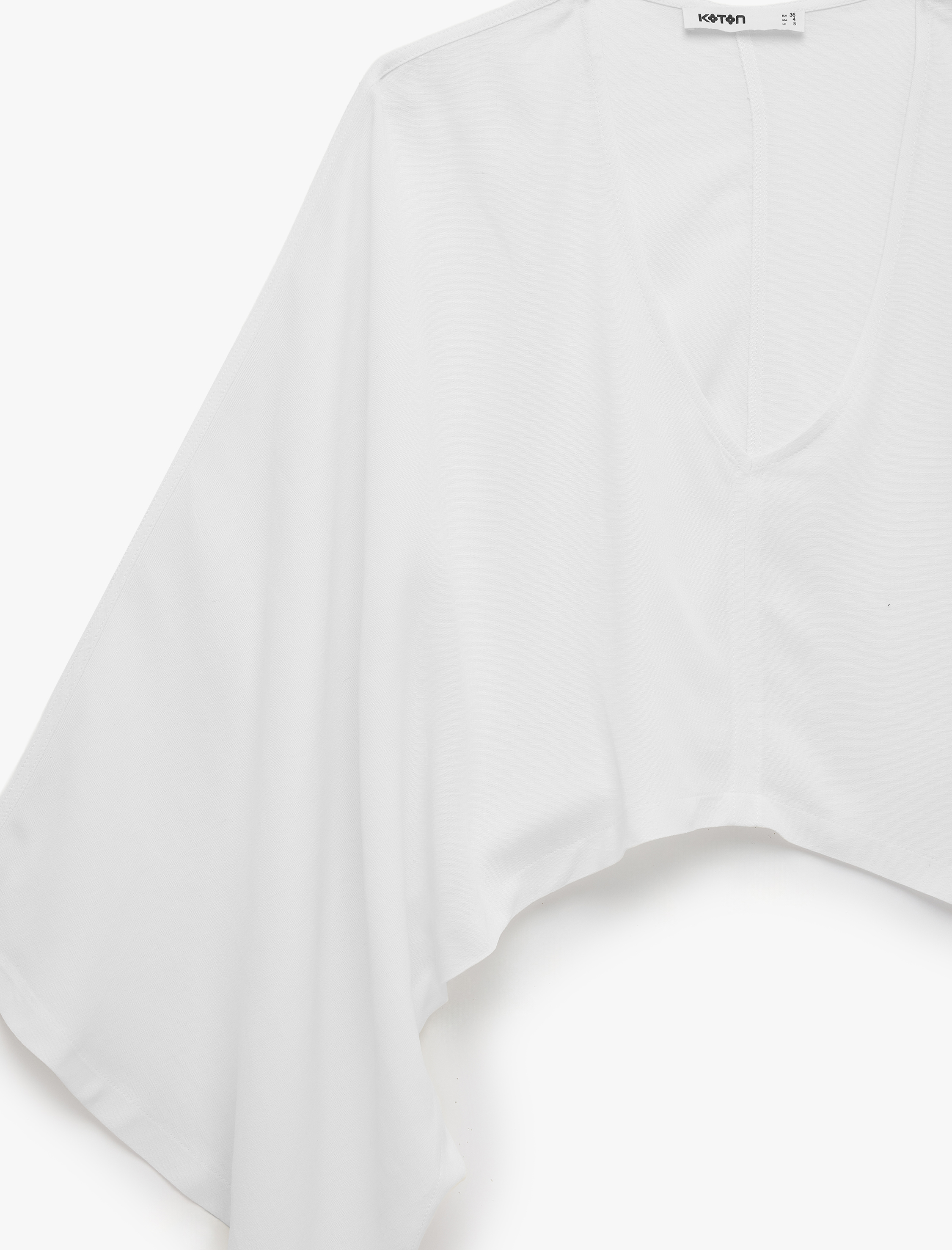   Keten Karışımlı Geniş Yarasa Kol Asimetrik Kesim Dökümlü V Yaka Panço Crop Bluz
