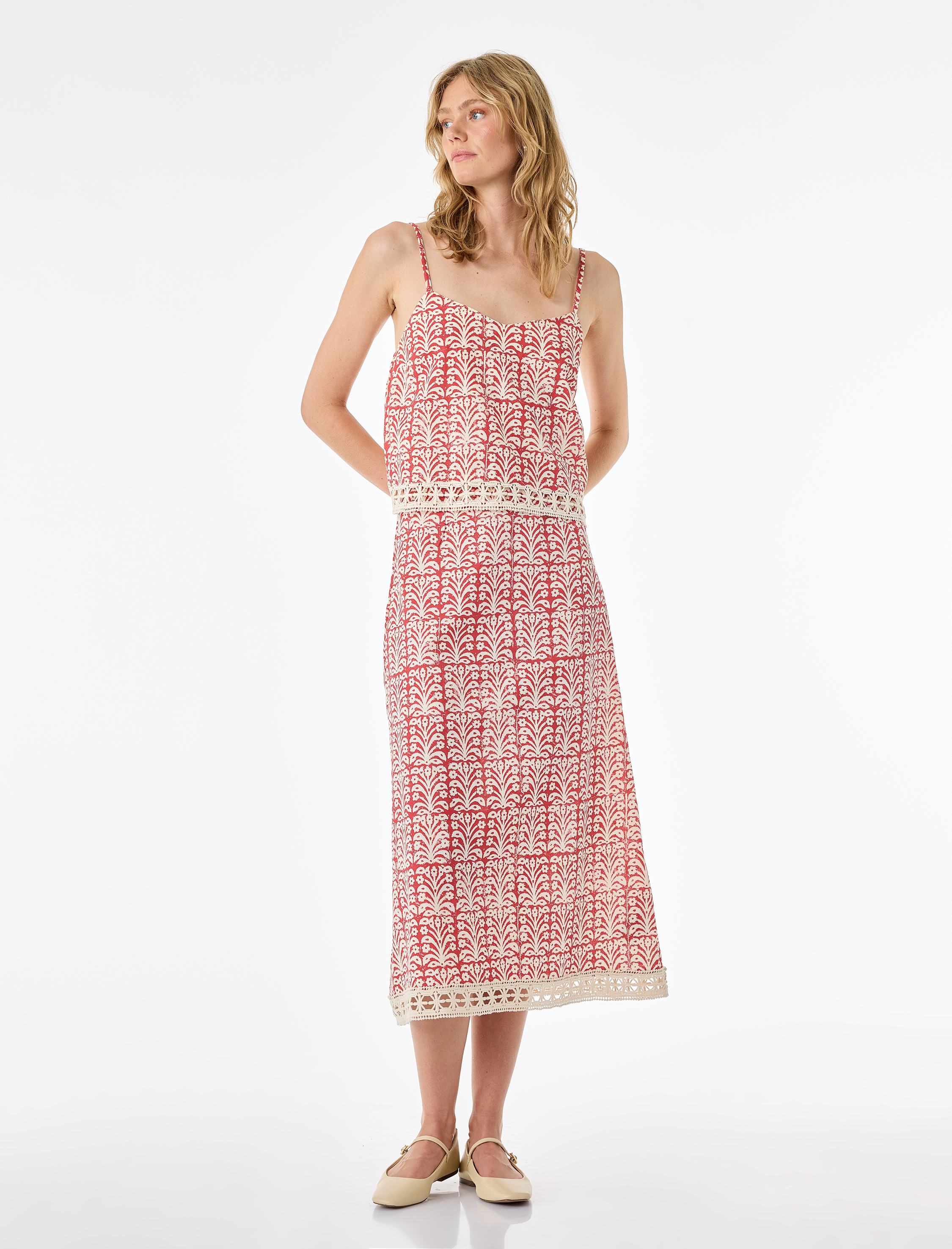   Pamuklu Floral Desenli Dantel Kroşe Detaylı Askılı Crop Top