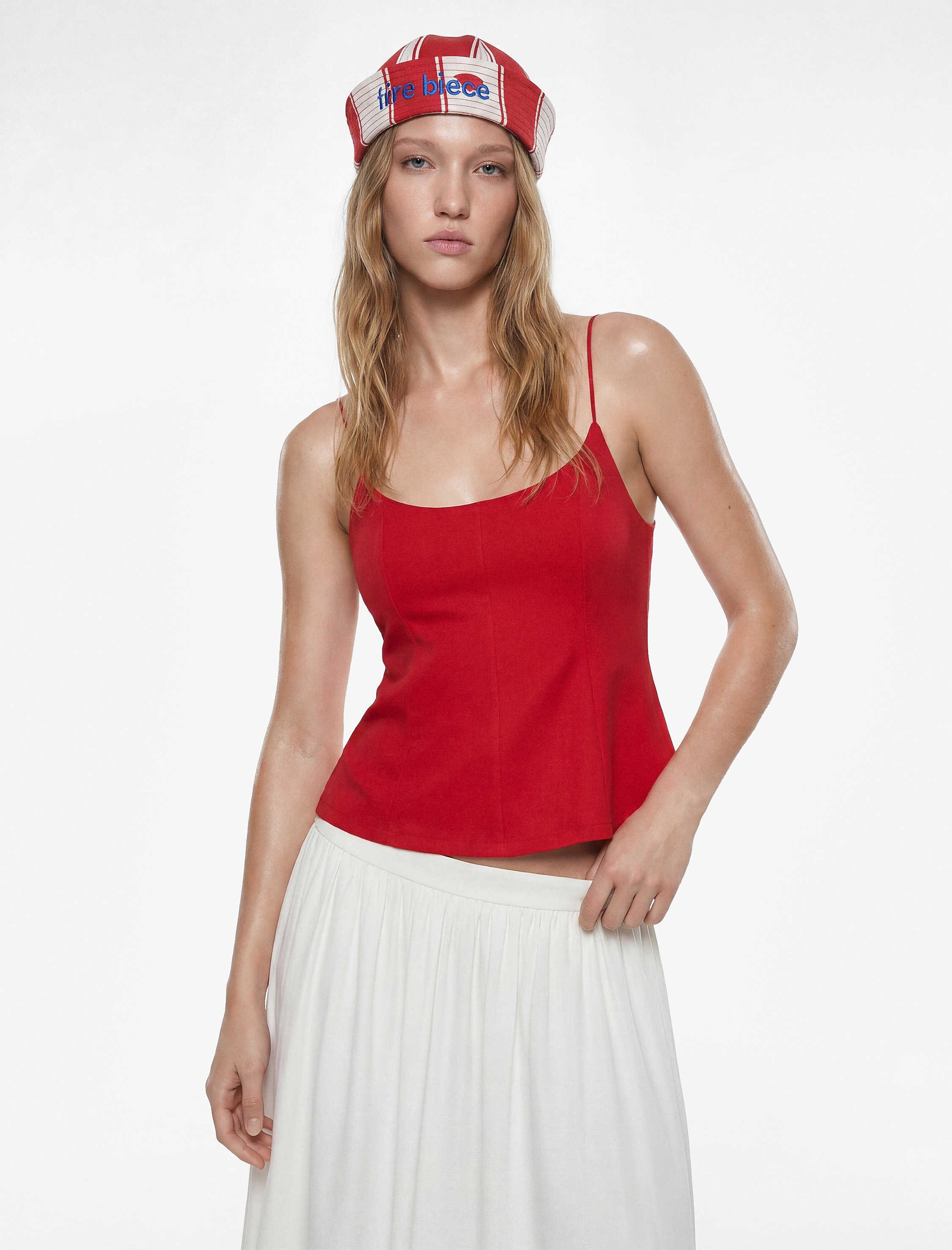  Dikiş Detaylı Bel Vurgulu Viskon Kolsuz Slim Fit Peplum Askılı Bluz