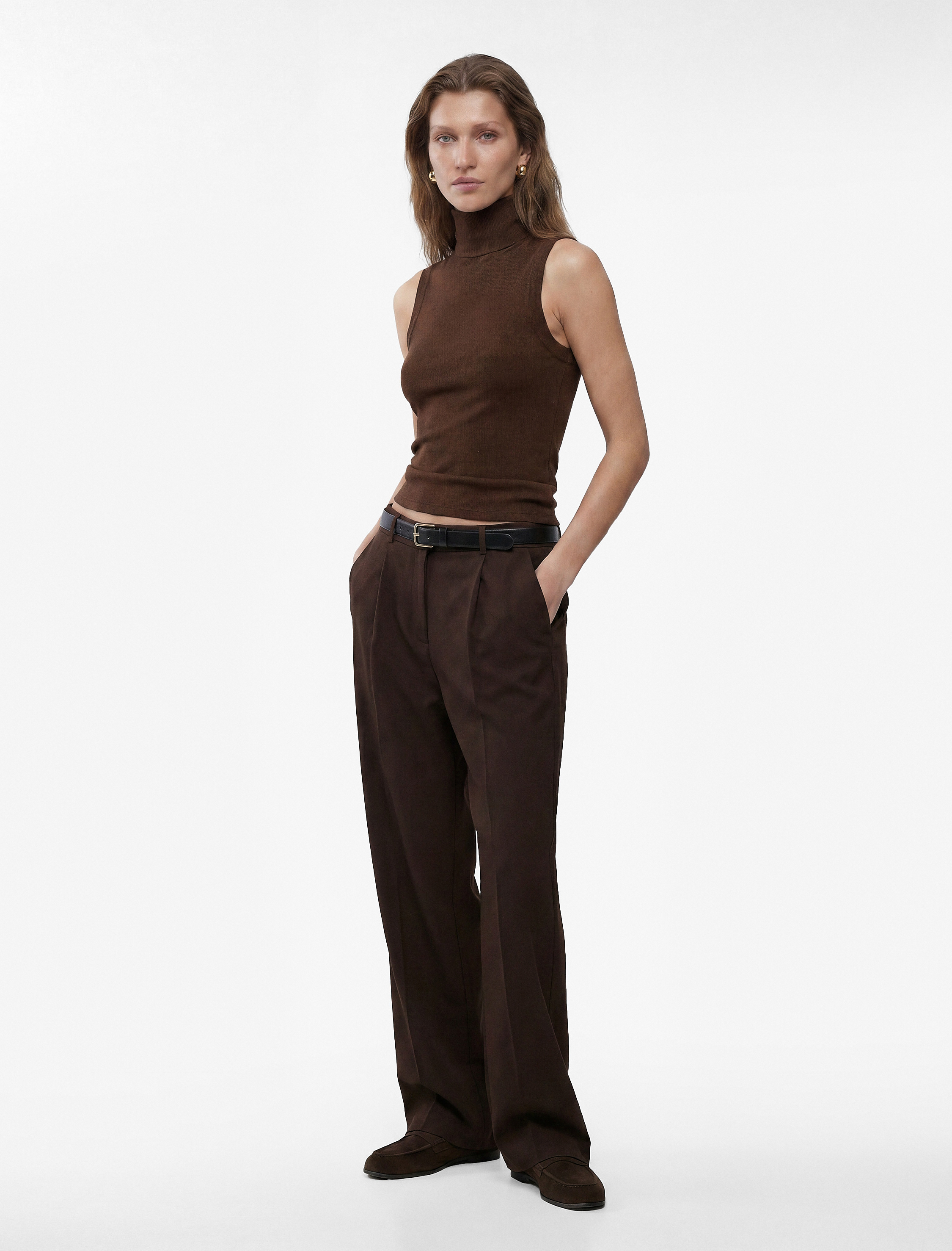   Koyun Yünü Karışımlı Yumuşak Dokulu Slim Fit Dik Yaka Kolsuz Bluz