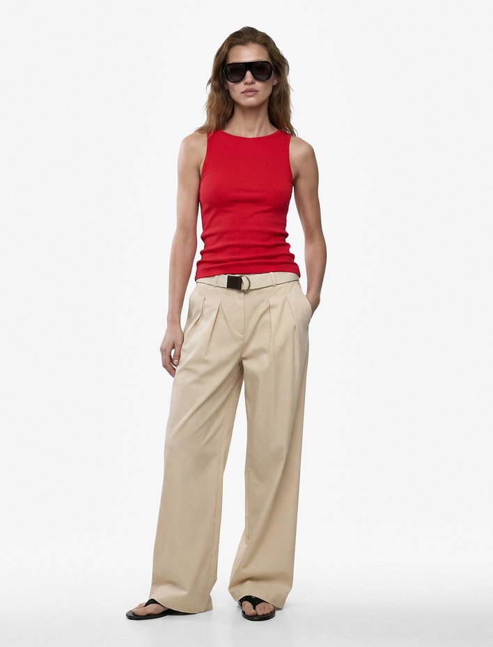 Pamuklu Slim Fit Kolsuz Kayık Yaka Bluz