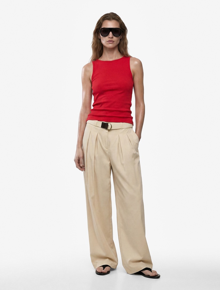 Pamuklu Slim Fit Kolsuz Kayık Yaka Bluz