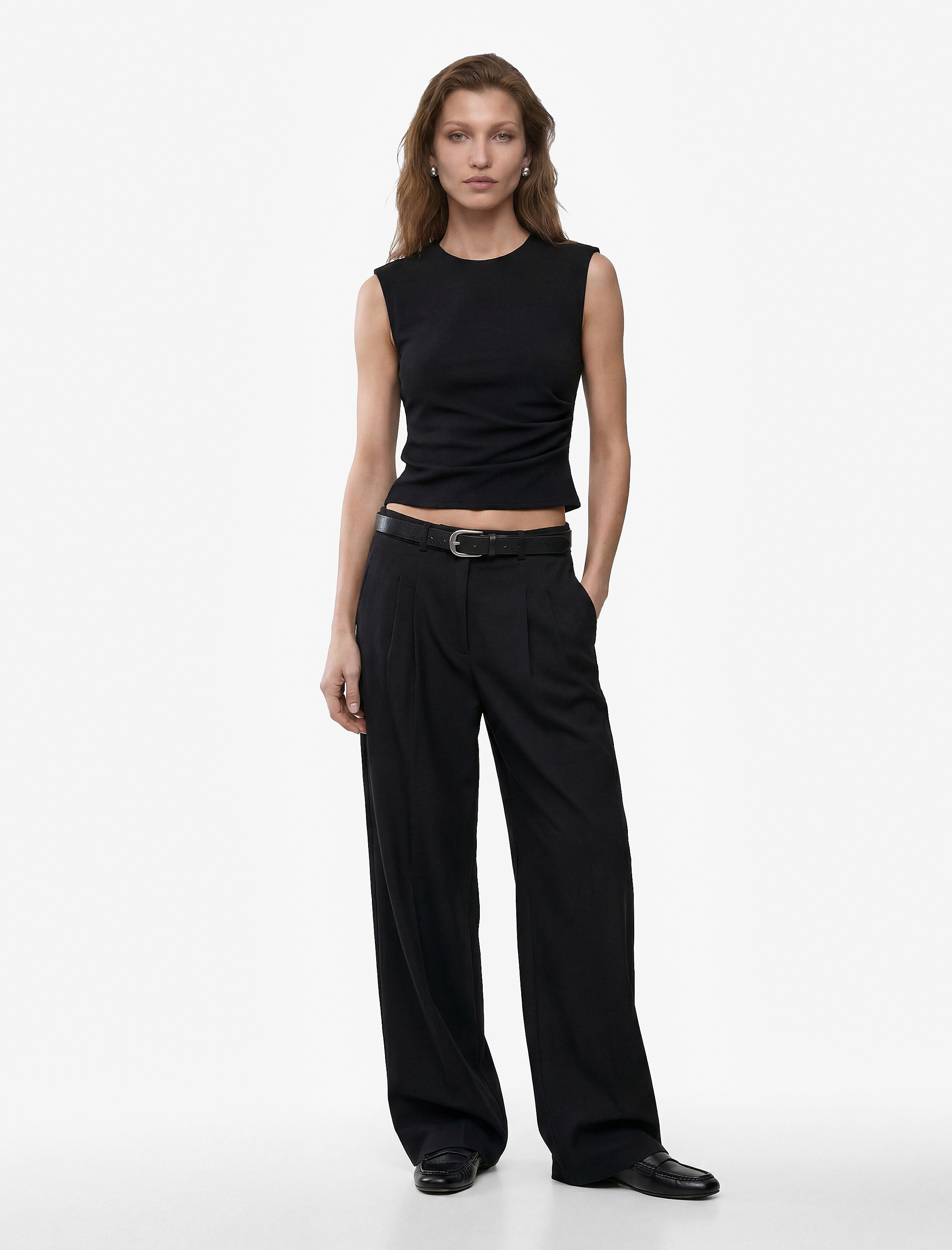  Krep Scuba Slim Fit Drape Detaylı Kolsuz Bisiklet Yaka Bluz