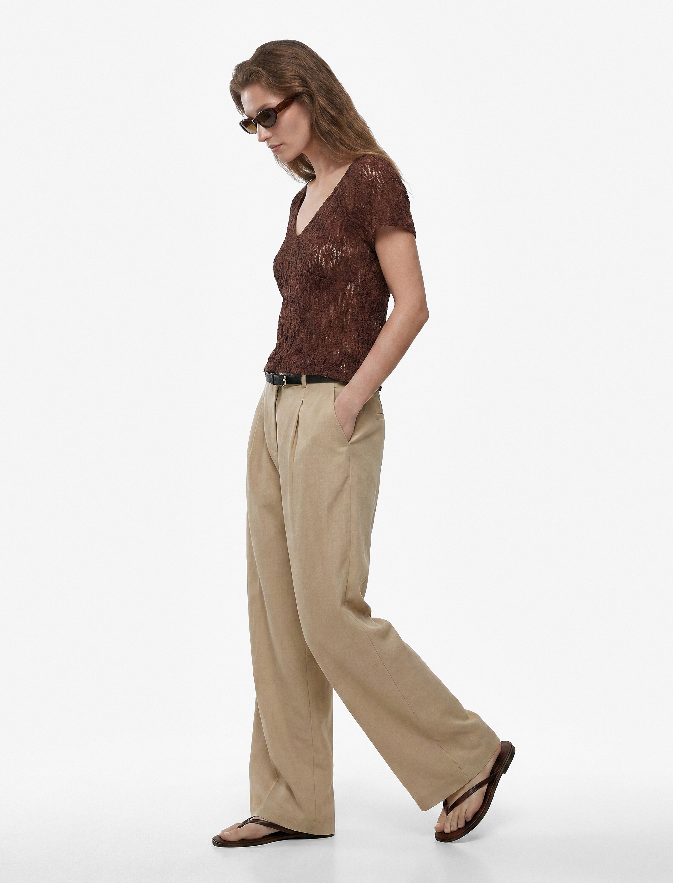   Slim Fit Yarı Transparan Kısa Kollu V Yaka Dantel Tişört