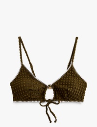 Önden Bağlama Detaylı Dokulu Kroşe Detaylı Bikini Üstü