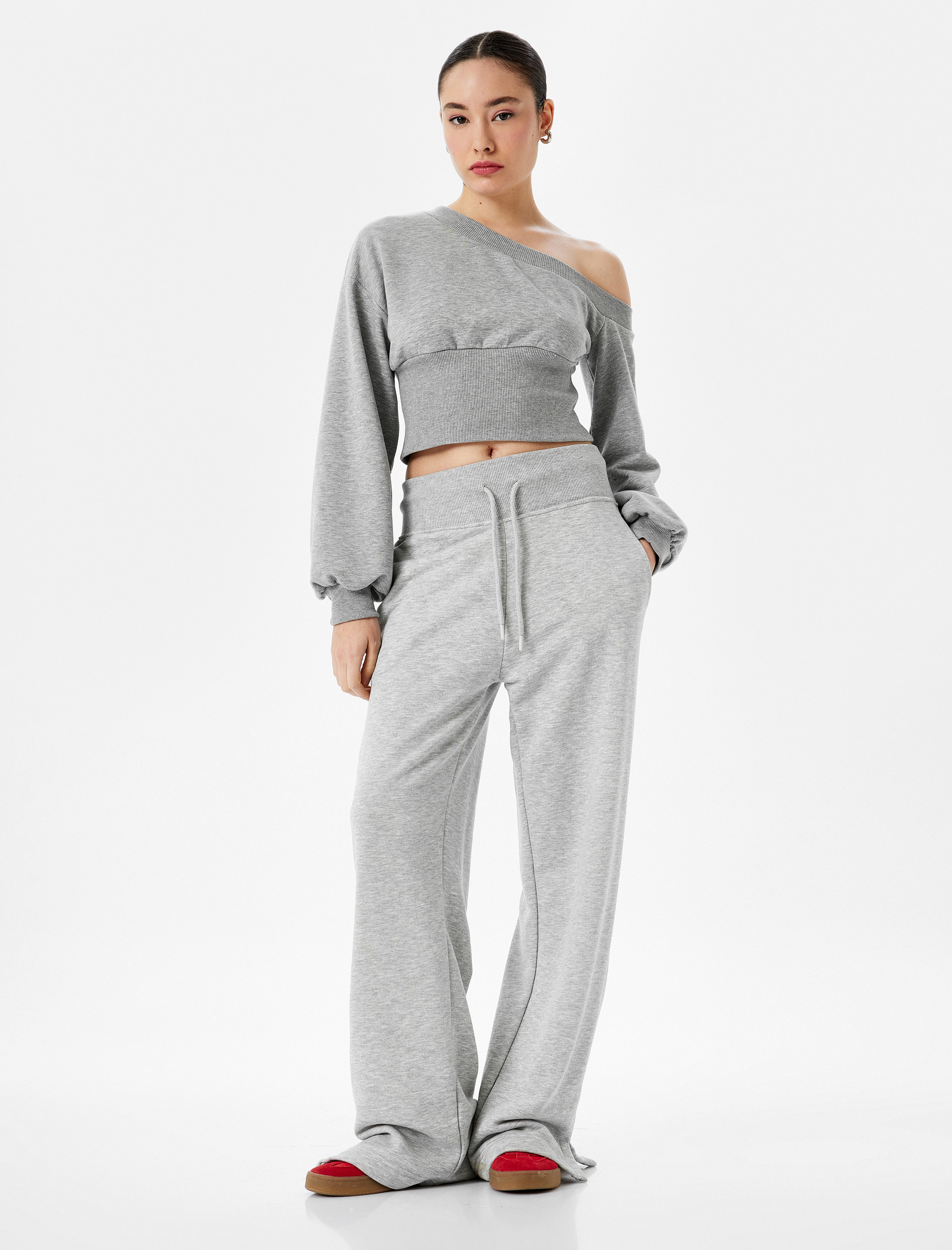   Slim Fit Asimetrik Yaka Korse Detaylı Uzun Kollu Crop Sweatshirt