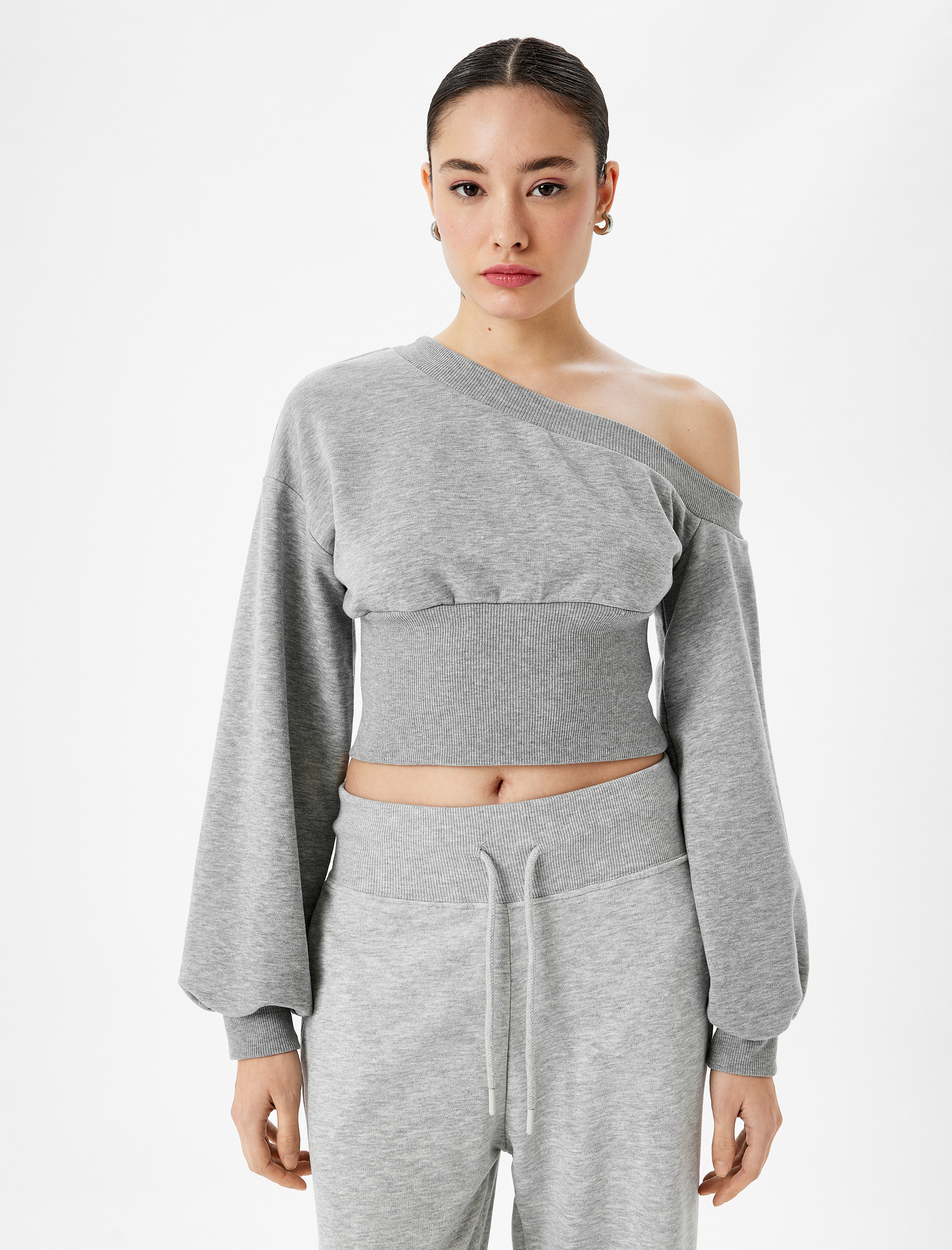   Slim Fit Asimetrik Yaka Korse Detaylı Uzun Kollu Crop Sweatshirt