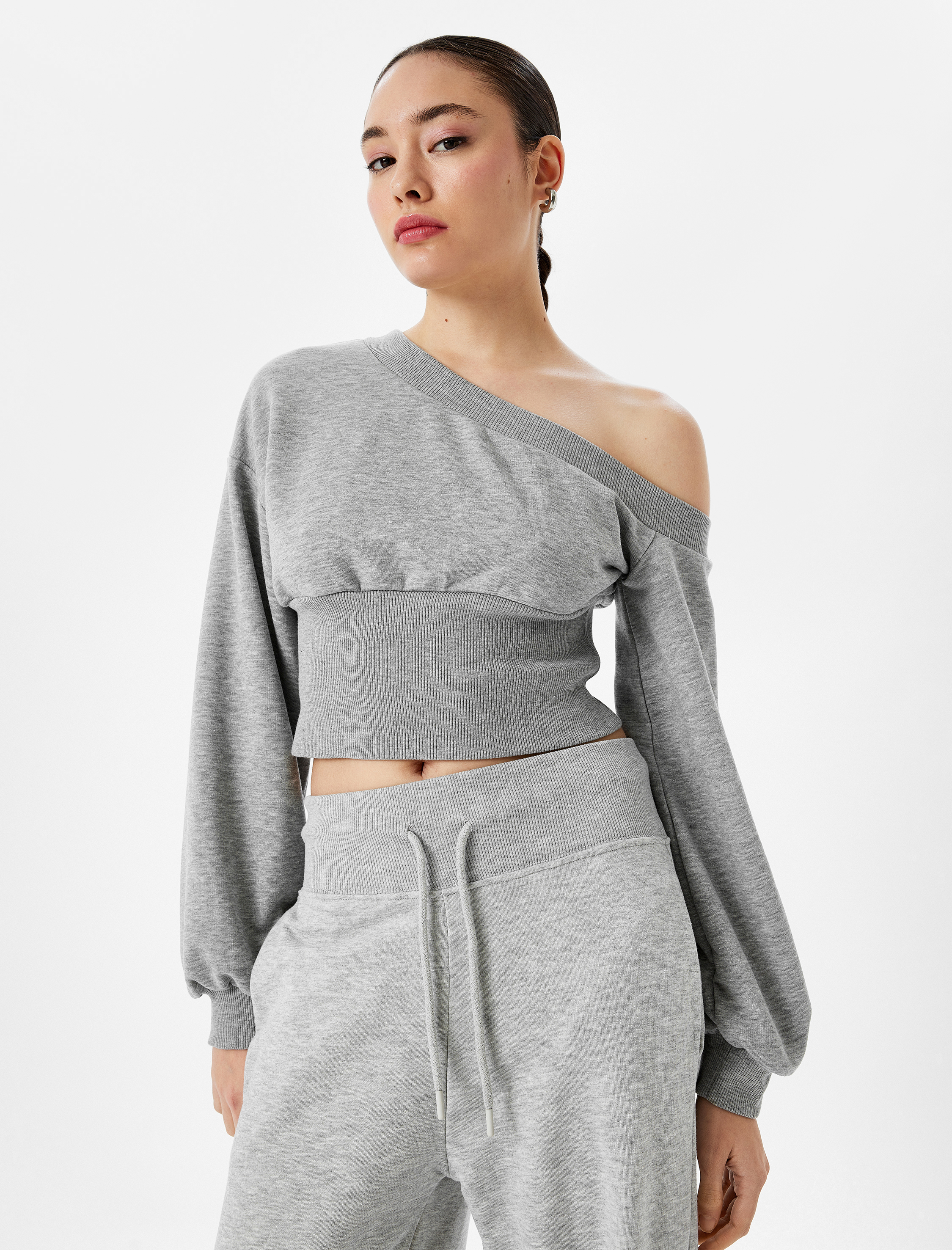   Slim Fit Asimetrik Yaka Korse Detaylı Uzun Kollu Crop Sweatshirt