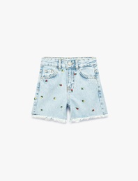 Çiçekli Nakış Detaylı Cepli Püsküllü Denim Şort