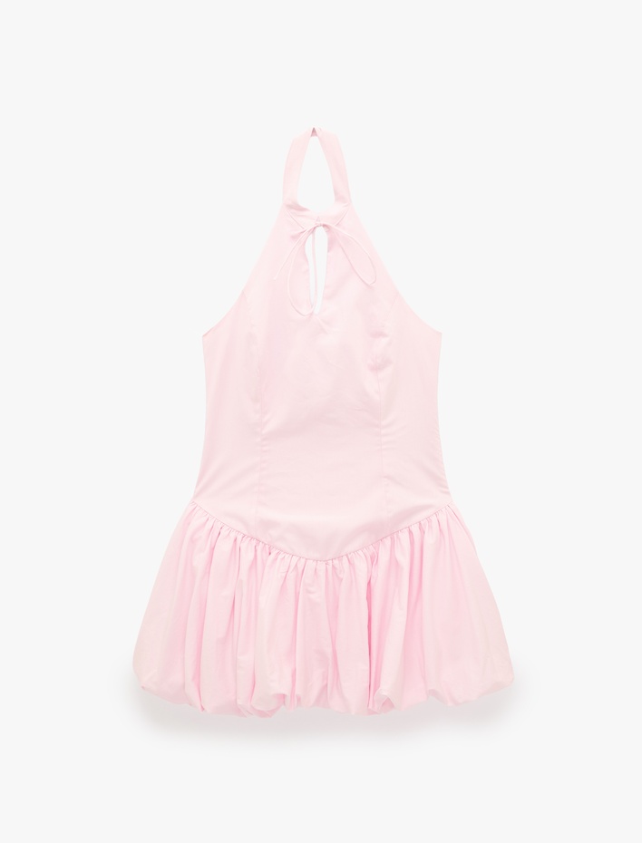  Kolsuz Slim Fit Fiyonk Detaylı Halter Yaka Mini Balon Elbise