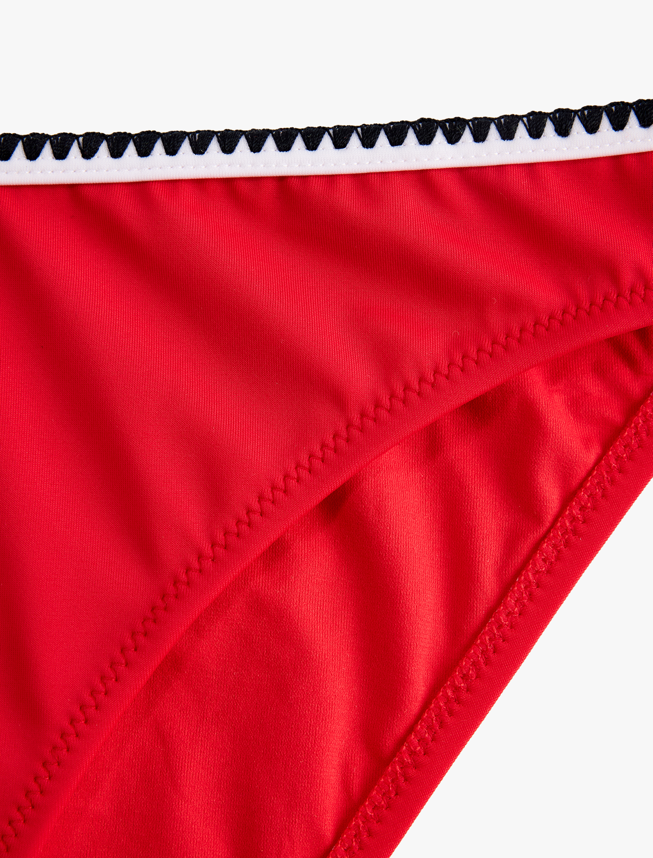   Renk Kontrastlı Kroşe Detaylı Bikini Altı