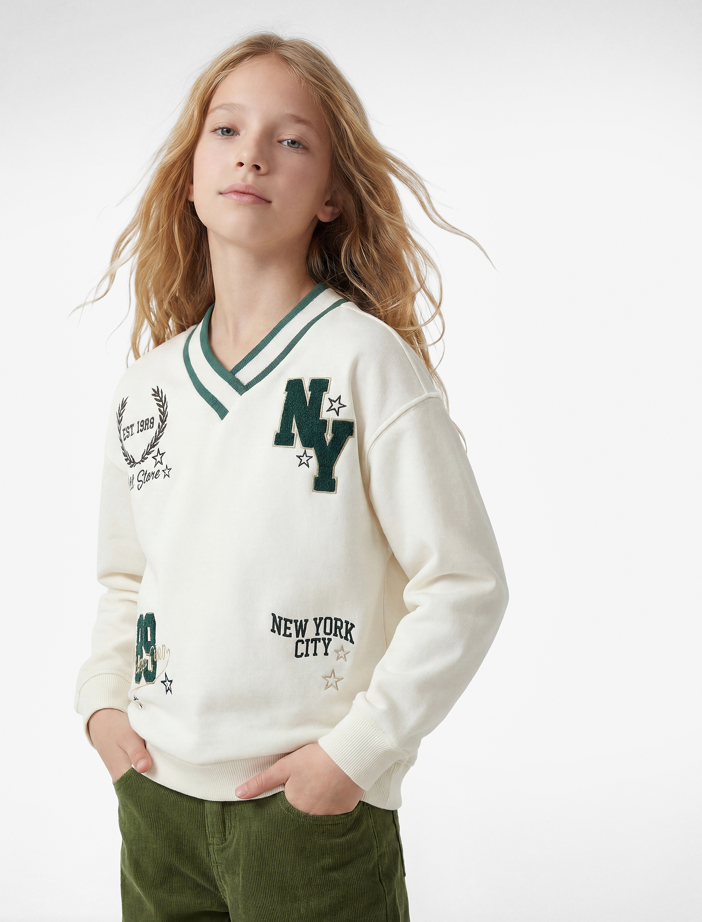  Kız Çocuk Nakış Detaylı Uzun Kollu V Yaka Sweatshirt