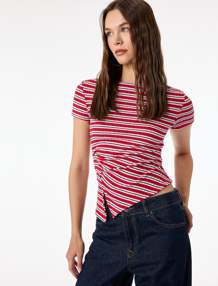  Slim Fit Kısa Kollu Bisiklet Yaka Asimetrik Çizgili Drapeli Bluz