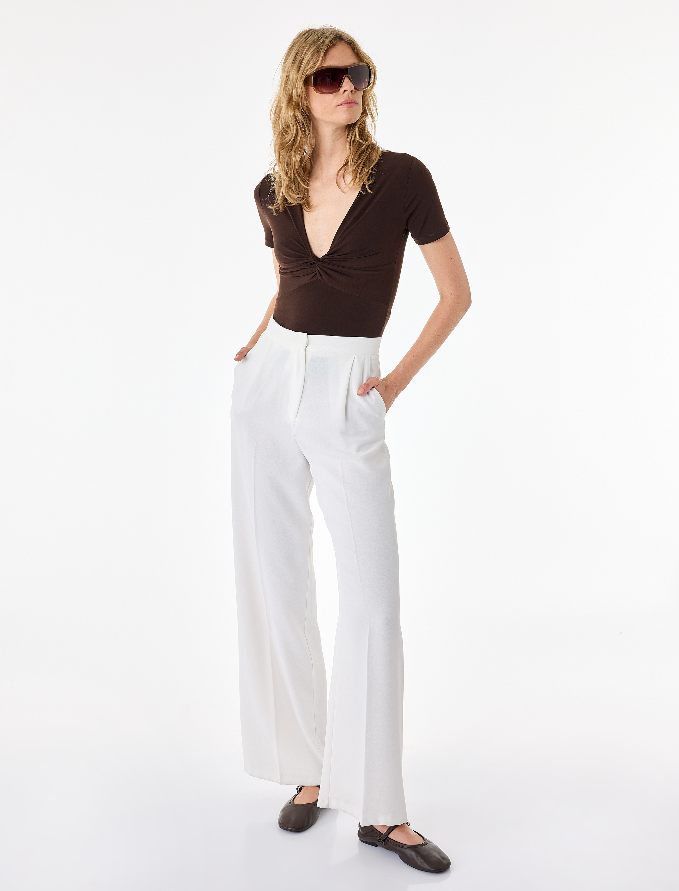   Slim Fit Büzgülü V Yaka Kısa Kollu Tişört