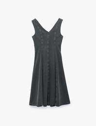 Dikiş Detaylı V Yaka Kolsuz Uzun Denim Elbise