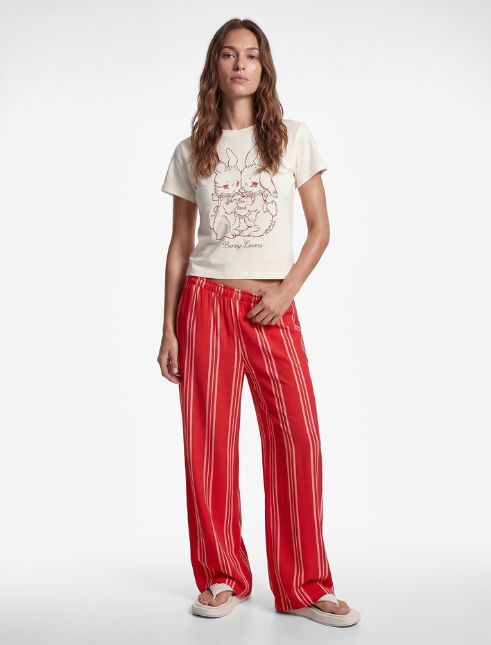  Koton X Sibil Çetinkaya - Slim Fit Kısa Kollu Bisiklet Yaka Tavşan Baskılı Crop Tişört
