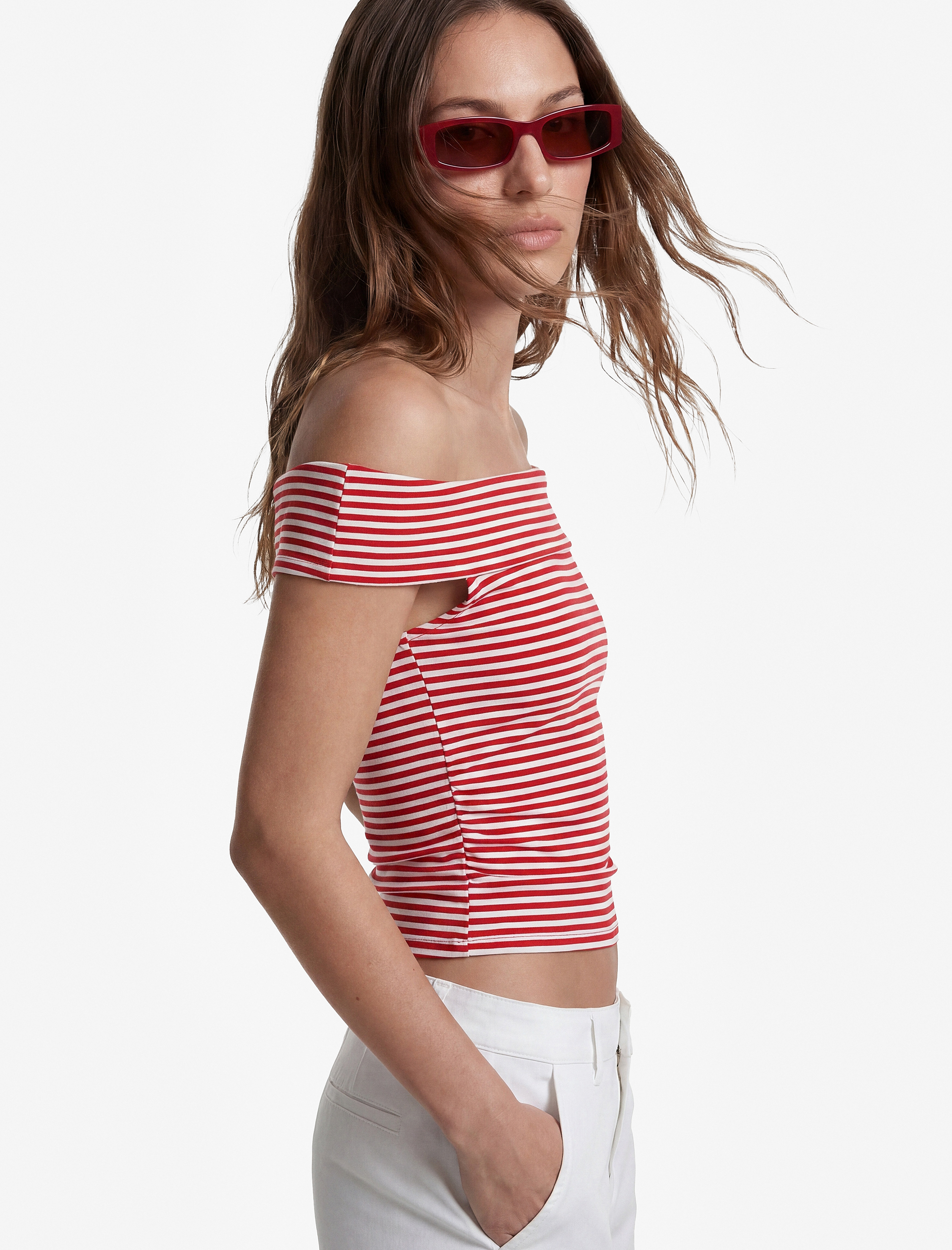   Koton X Sibil Çetinkaya - Slim Fit Drape Detaylı Çizgili Omzu Açık Bluz