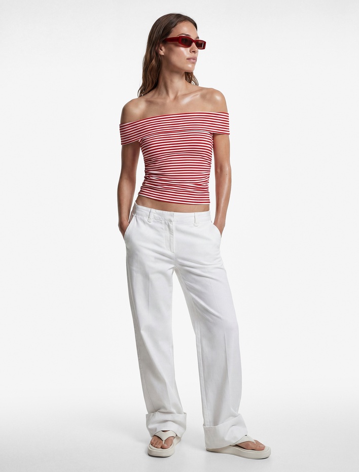  Koton X Sibil Çetinkaya - Slim Fit Drape Detaylı Çizgili Omzu Açık Bluz
