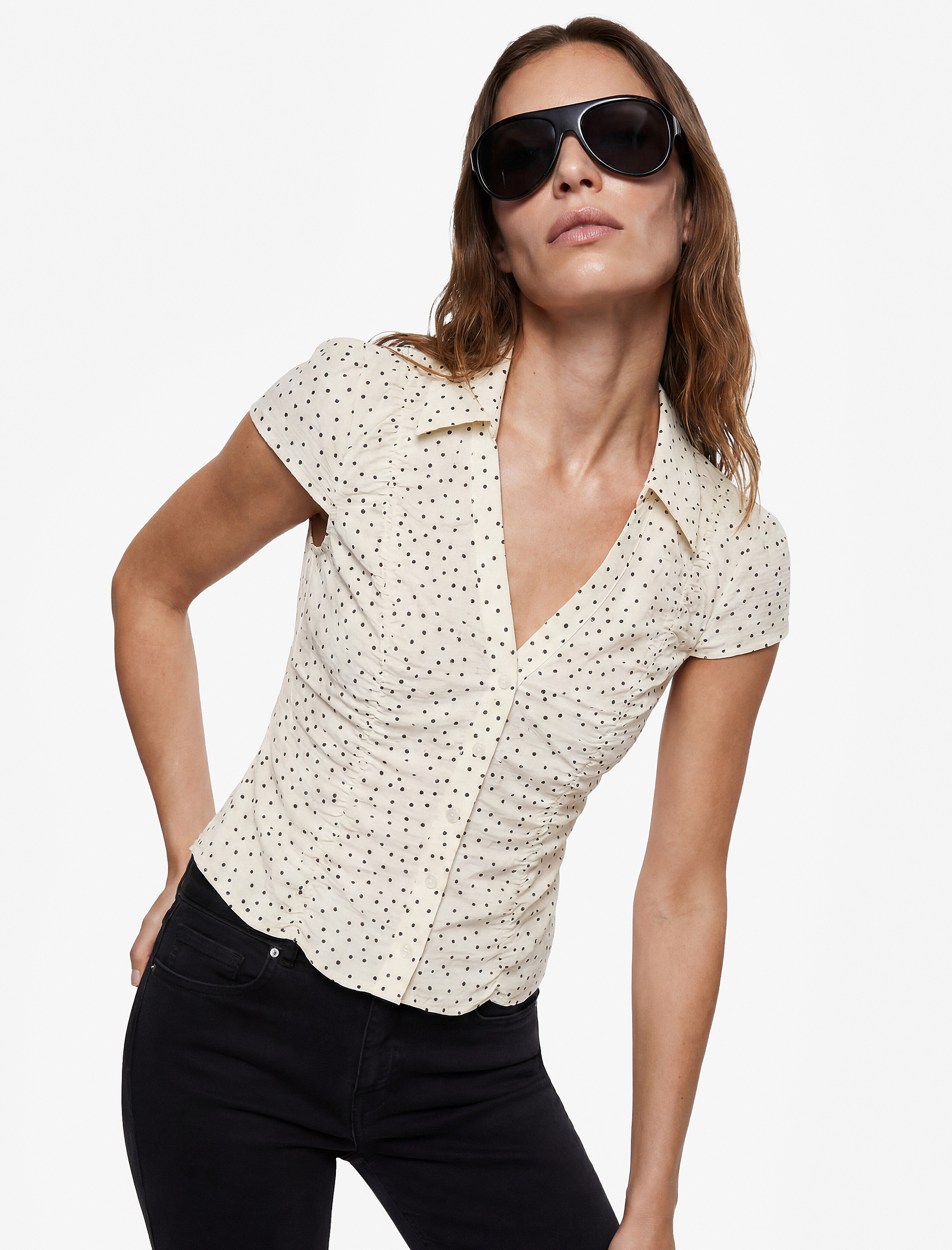   Koton X Sibil Çetinkaya - Slim Fit Drape Detaylı Kısa Kollu Puantiyeli Gömlek
