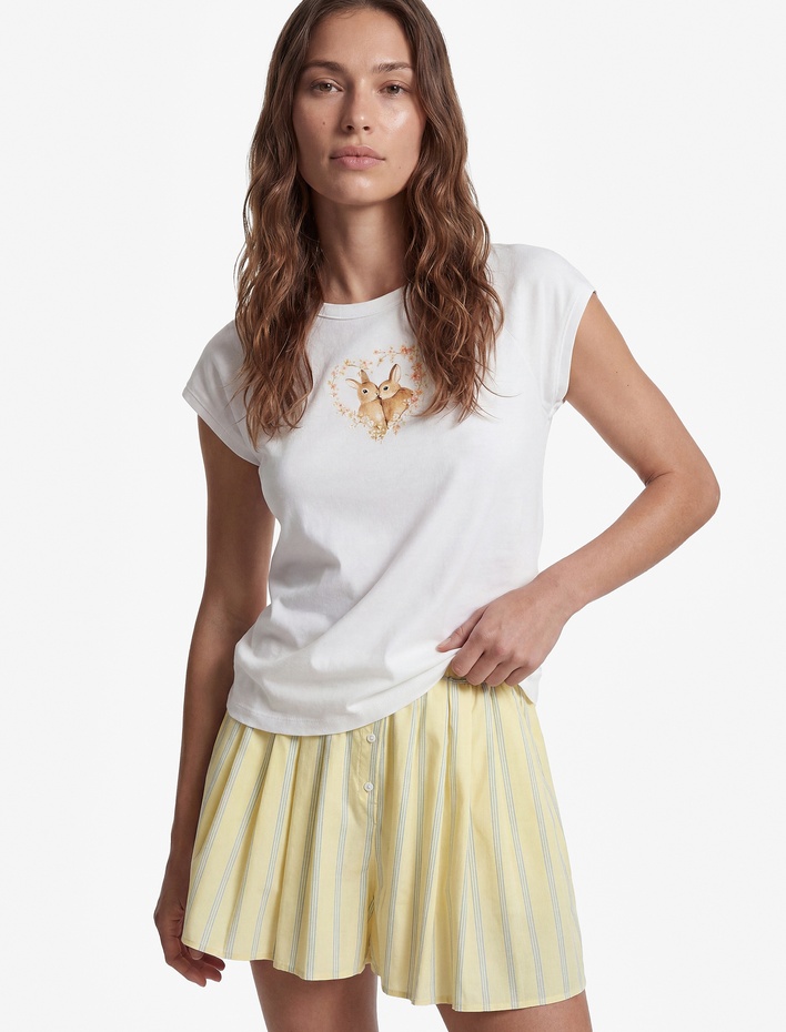  Koton X Sibil Çetinkaya - Pamuklu Slim Fit Kısa Kollu Kalpli Tavşan Baskılı Tişört