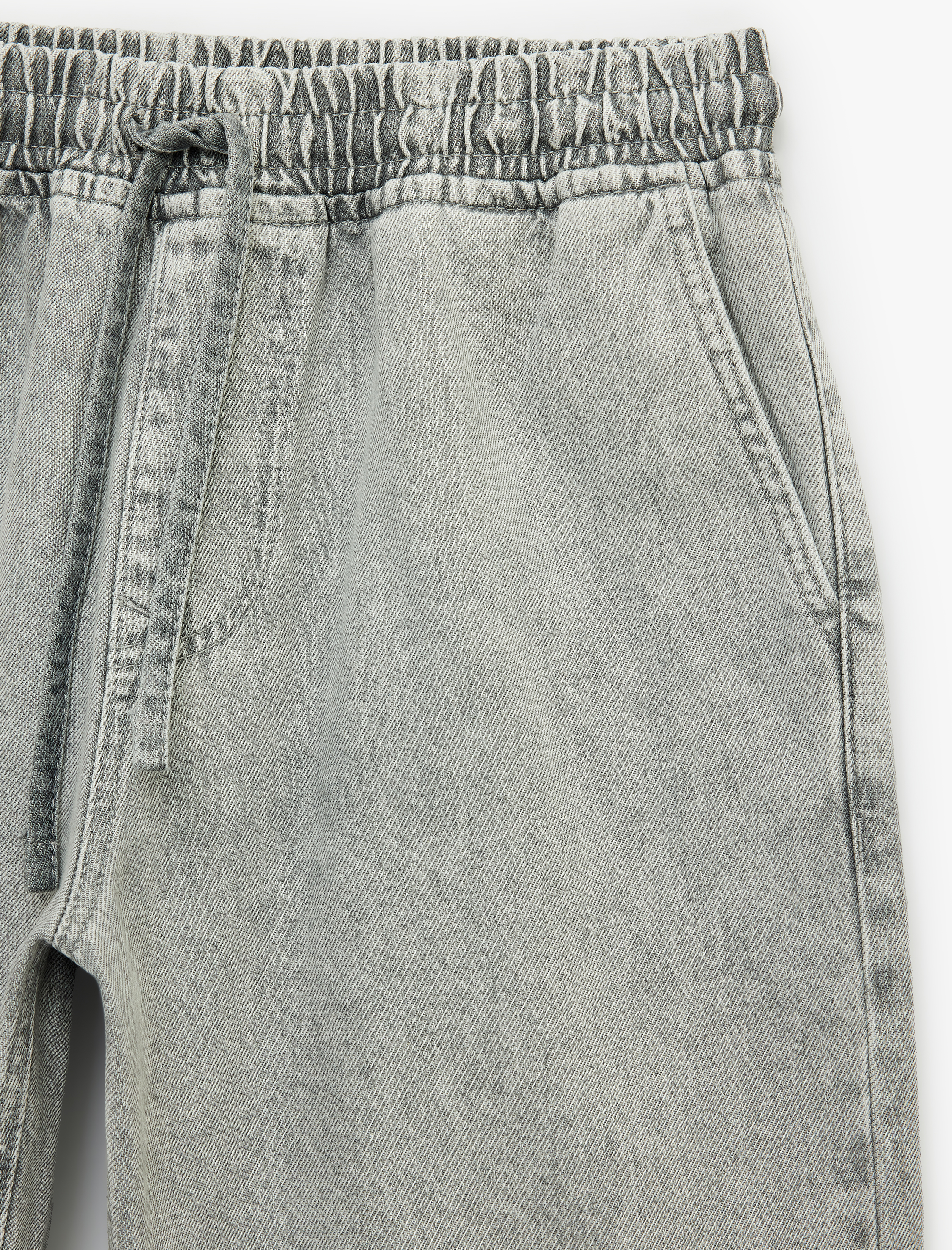   Pamuklu Rahat Kalıp Cepli Bermuda Beli Bağcıklı Denim Şort