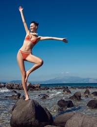 Üçgen Bikini Üstü Nakışlı