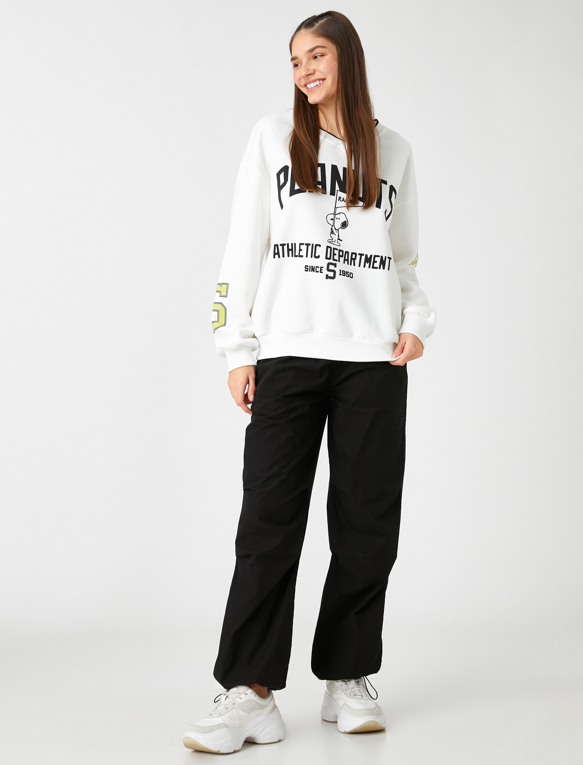   Şardonlu Snoopy Lisanslı Sweatshirt Oversize V Yaka Uzun Kollu