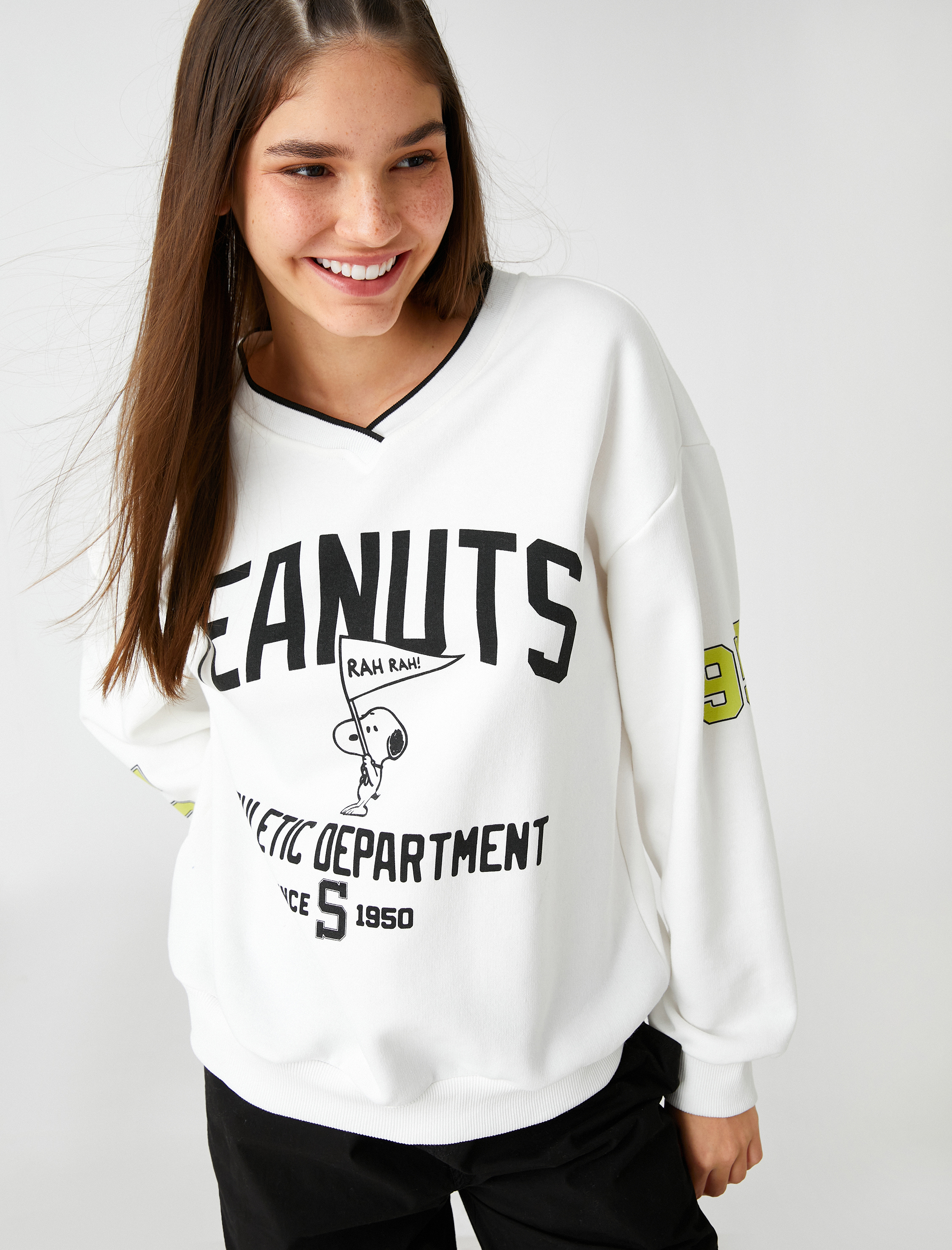   Şardonlu Snoopy Lisanslı Sweatshirt Oversize V Yaka Uzun Kollu