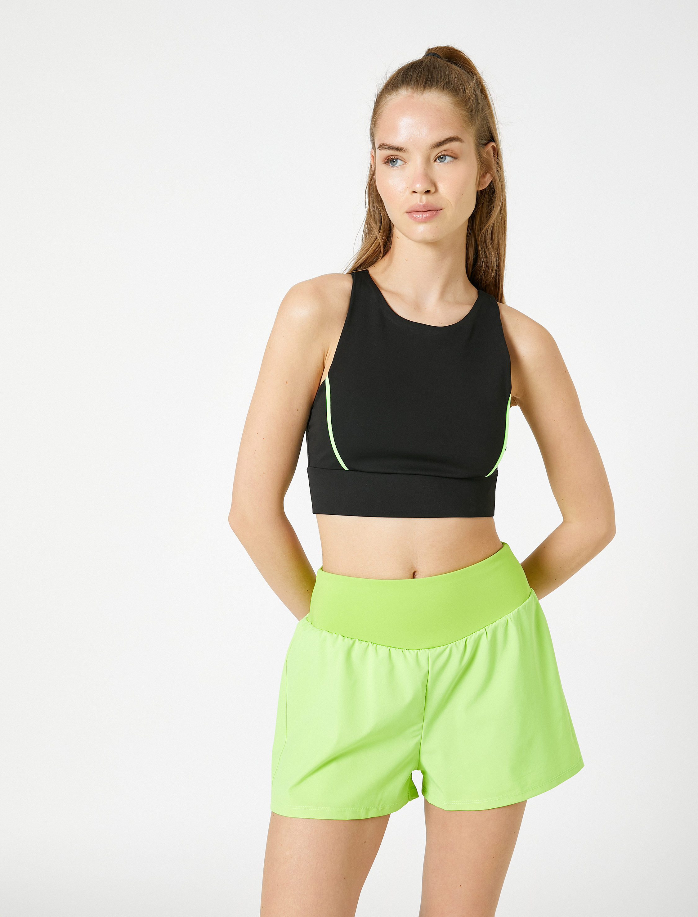   Kısa Spor Şort Beli Lastik Detaylı