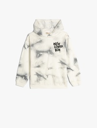 Kapşonlu Sweatshirt Batik Desenli Slogan Baskılı Şardonlu Pamuklu