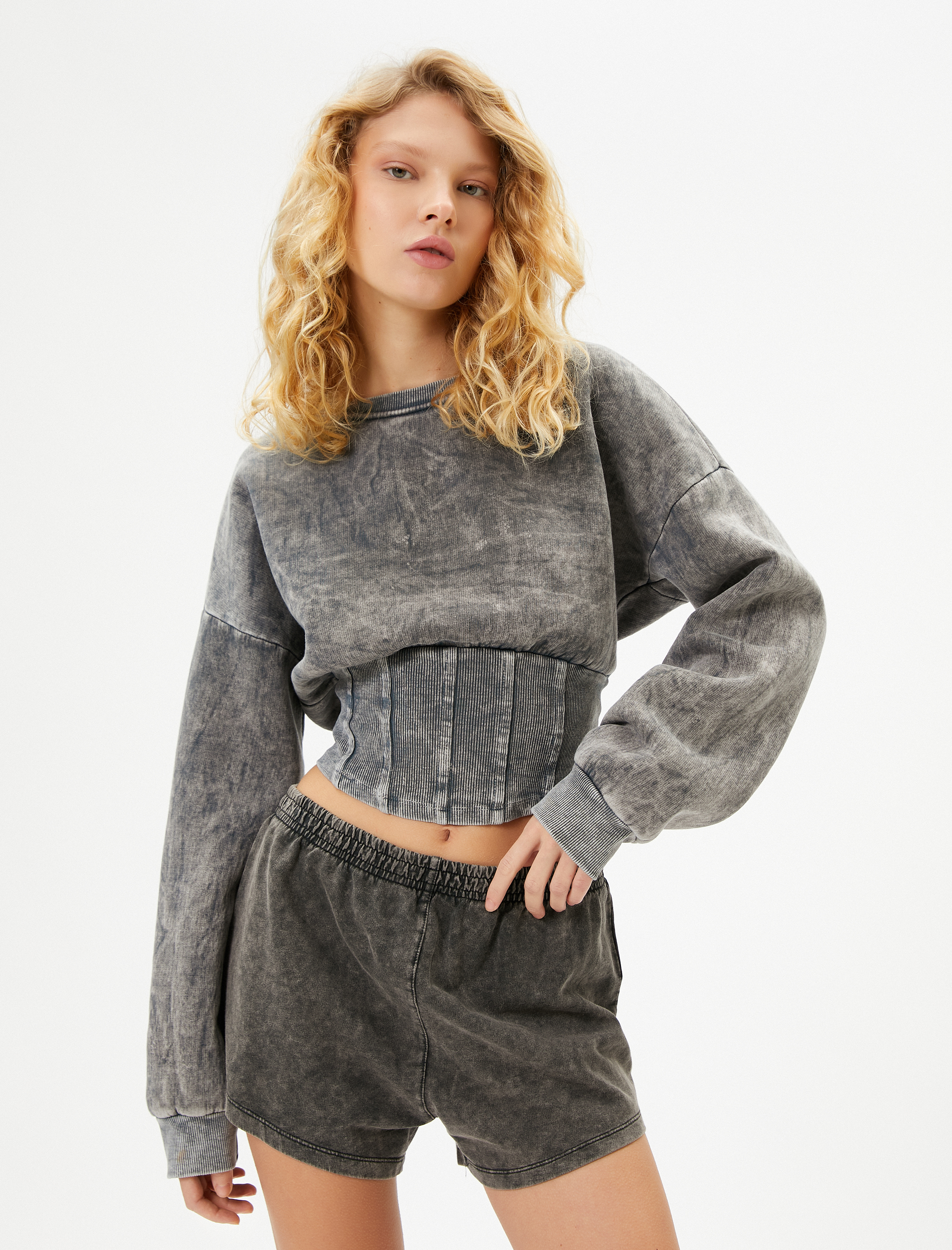   Şardonlu Korse Detaylı Soluk Efektli Crop Sweatshirt Uzun Kollu Bisiklet Yaka Slim Fit