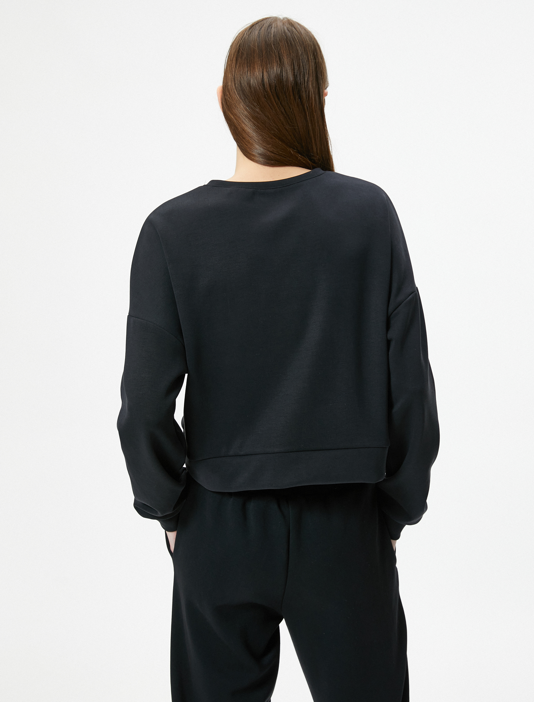   Modal Kumaş Crop Spor Sweatshirt Asimetrik Kesim Bisiklet Yaka Uzun Kollu