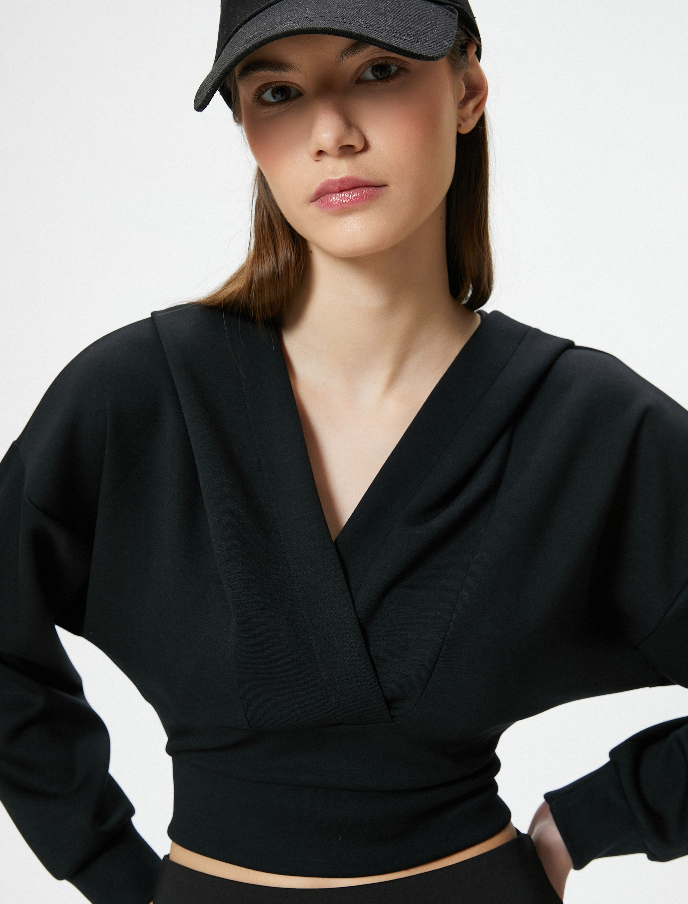   Modal Kumaş Crop Kapüşonlu Sweatshirt Kruvaze V Yaka