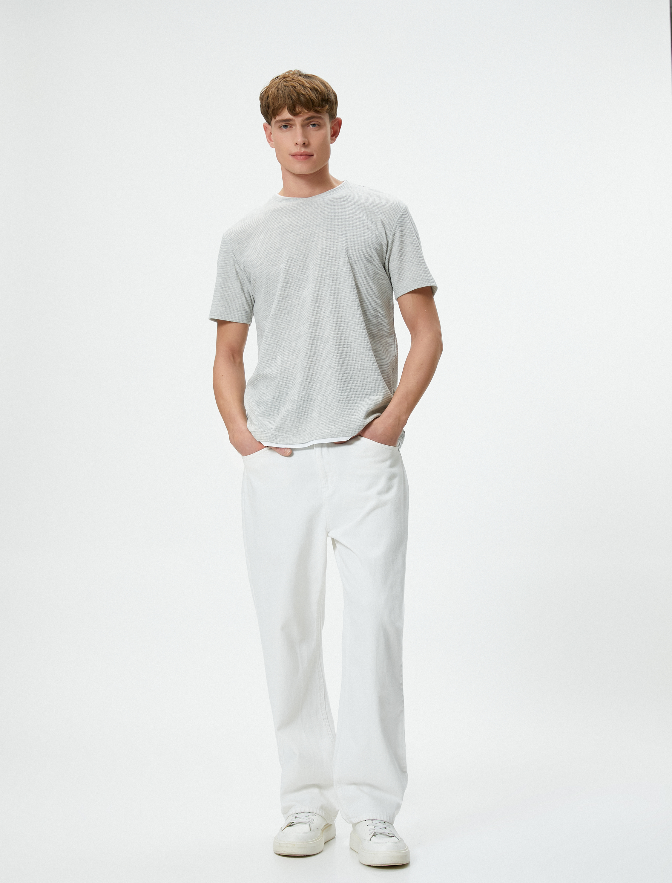   Basic Tişört Kumaş Detaylı Bisiklet Yaka Slim Fit Dokulu