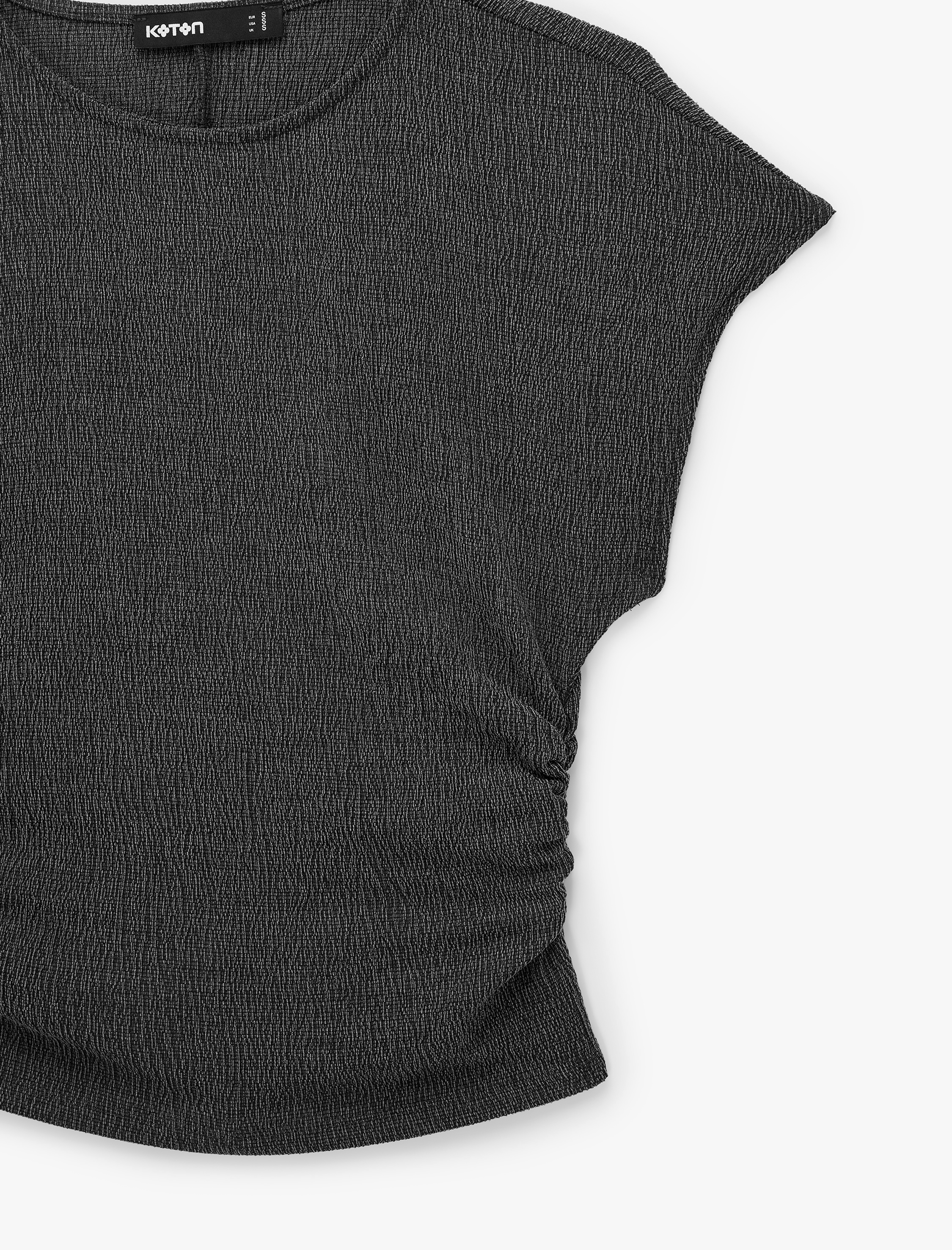   Bürümcük Kumaş Dokulu Slim Fit Drapeli Kap Kol Bisiklet Yaka Tişört