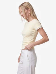 Slim Fit Bisiklet Yaka Kısa Kollu Katmanlı Dantel Detaylı Tişört