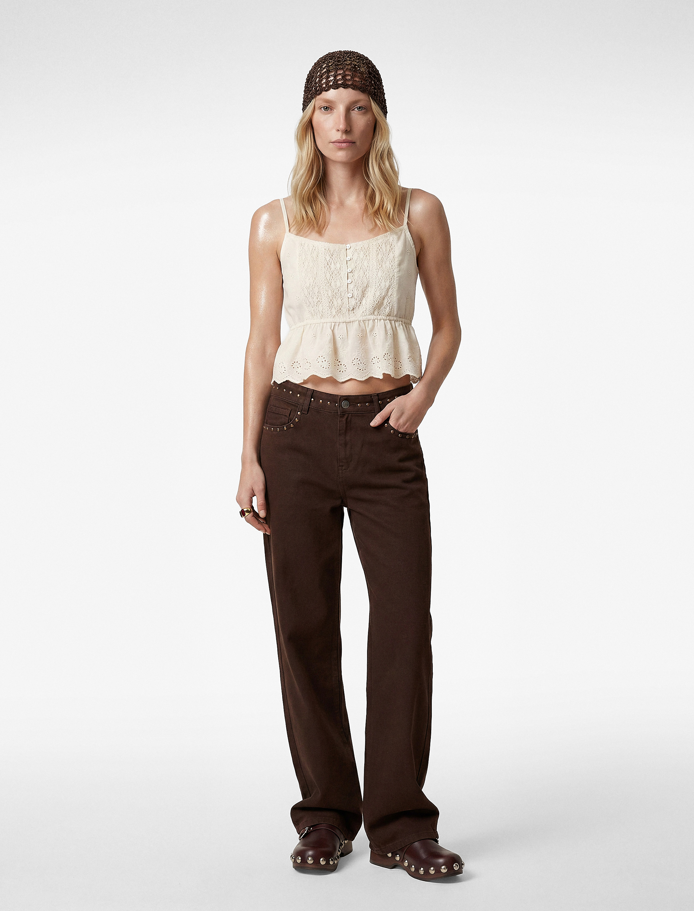   Pamuklu Bel Vurgulu Dantelli Brodeli İp Askılı Crop Bluz