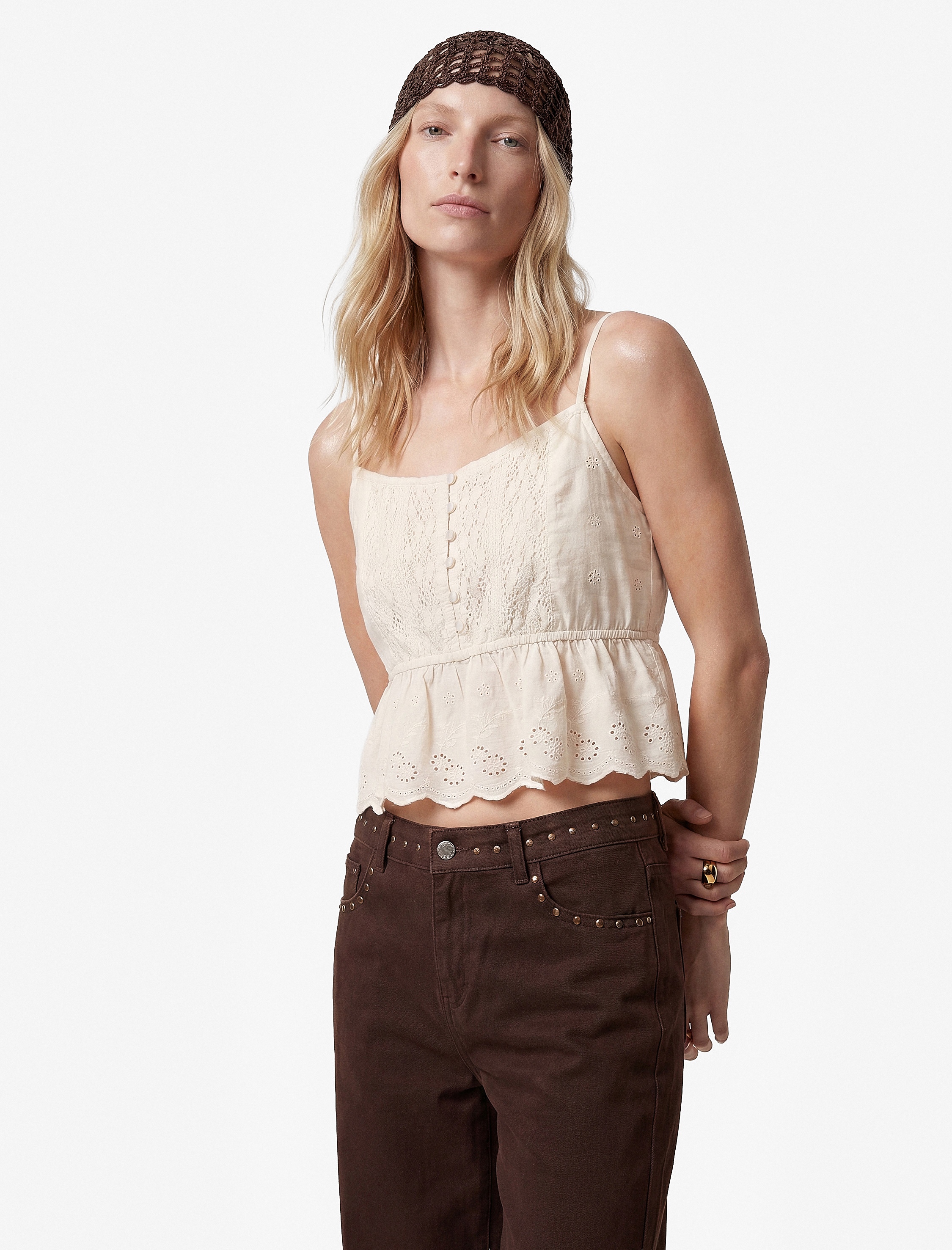   Pamuklu Bel Vurgulu Dantelli Brodeli İp Askılı Crop Bluz