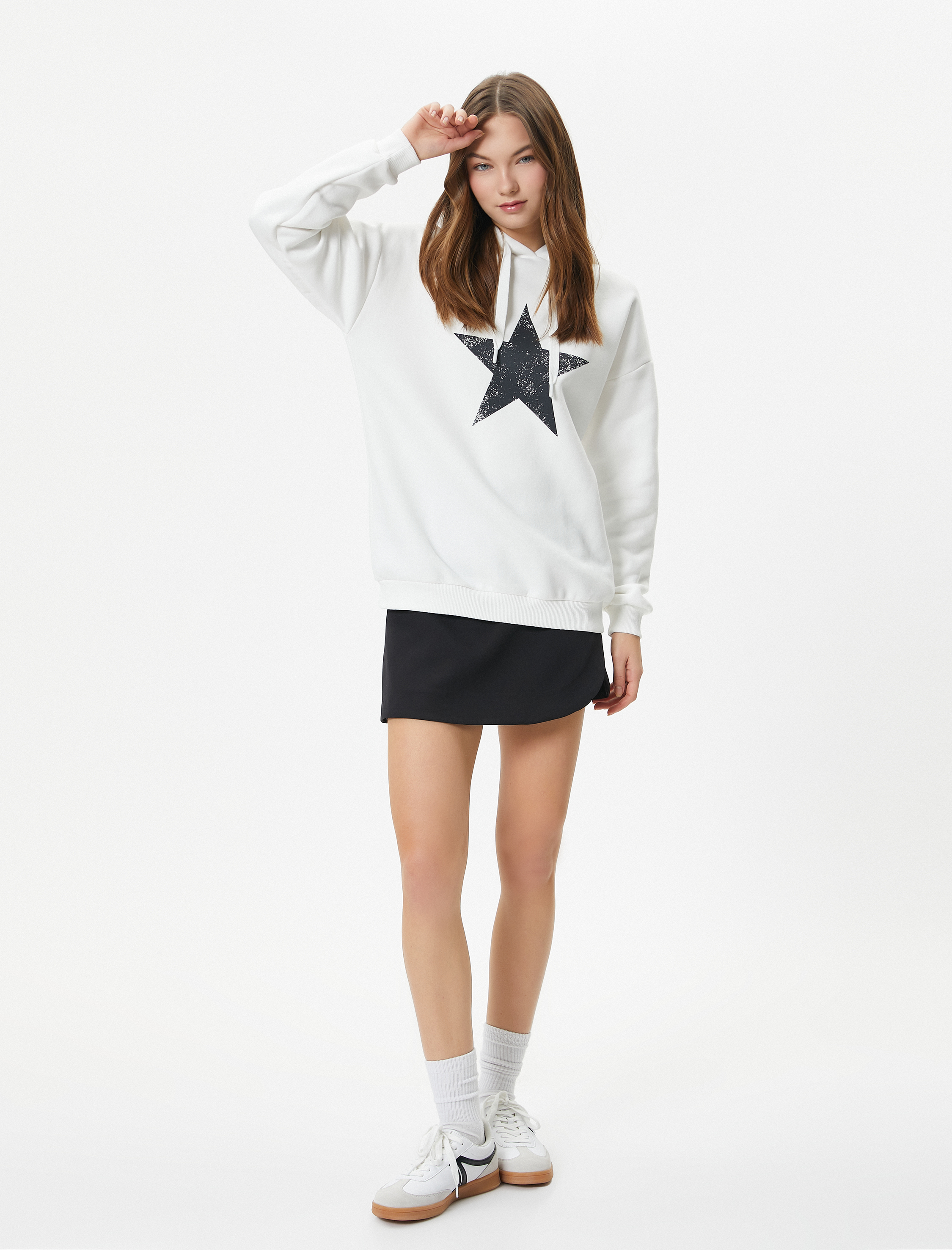   Rahat Kalıp Arkası Baskılı Şardonlu Kapüşonlu Sweatshirt
