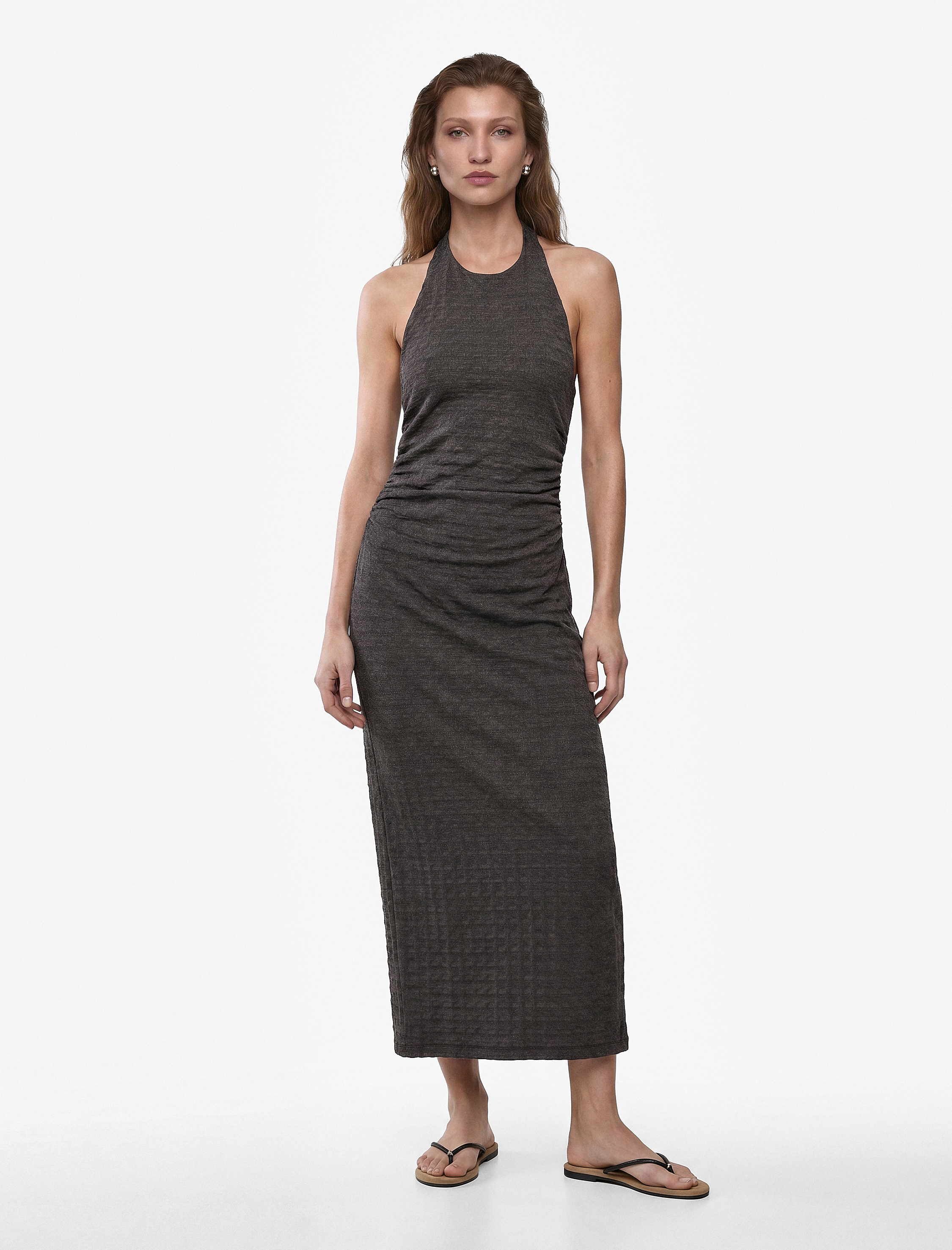   Bürümcük Kumaş Dokulu Slim Fit Sırt Detaylı Halter Yaka Midi Elbise