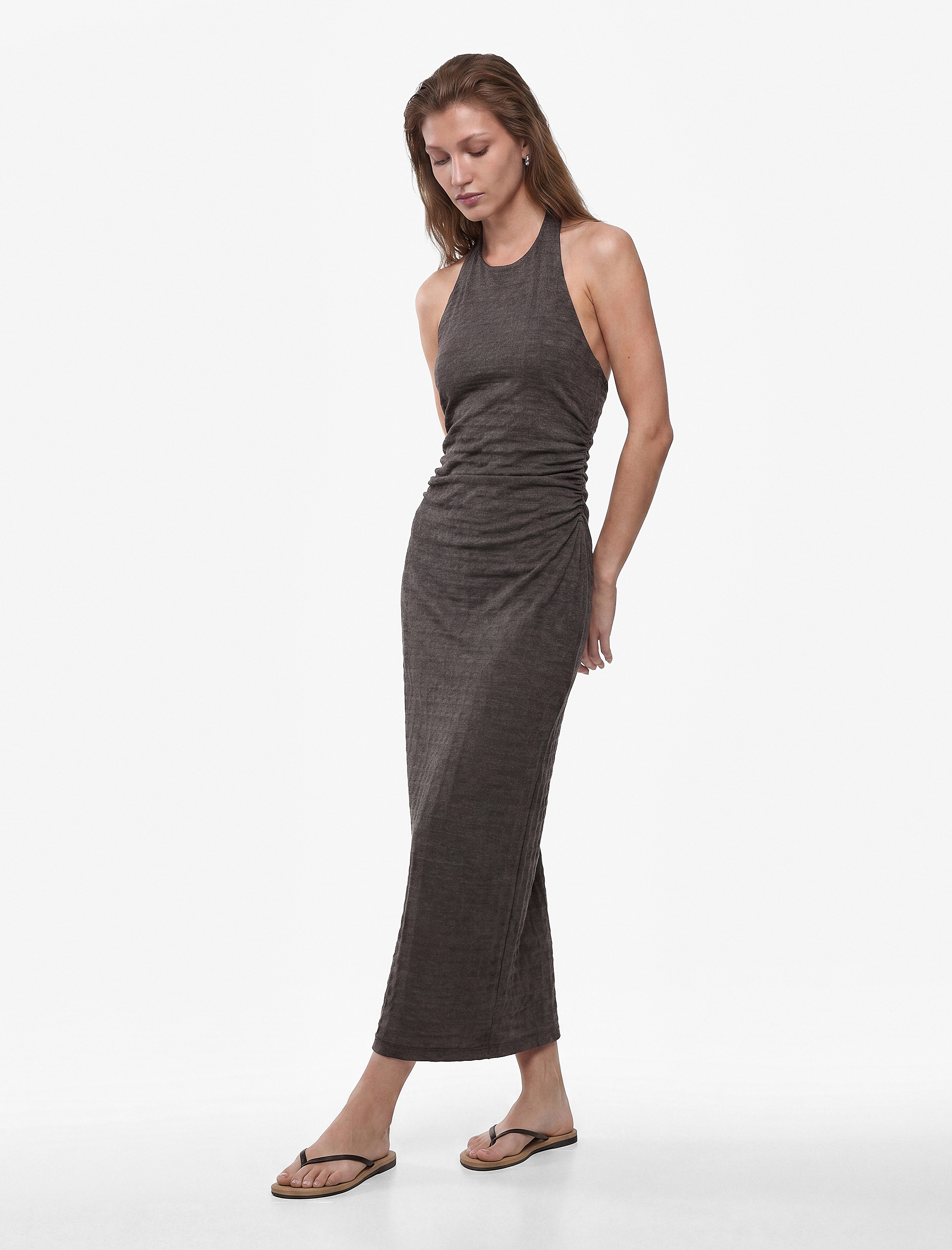   Bürümcük Kumaş Dokulu Slim Fit Sırt Detaylı Halter Yaka Midi Elbise