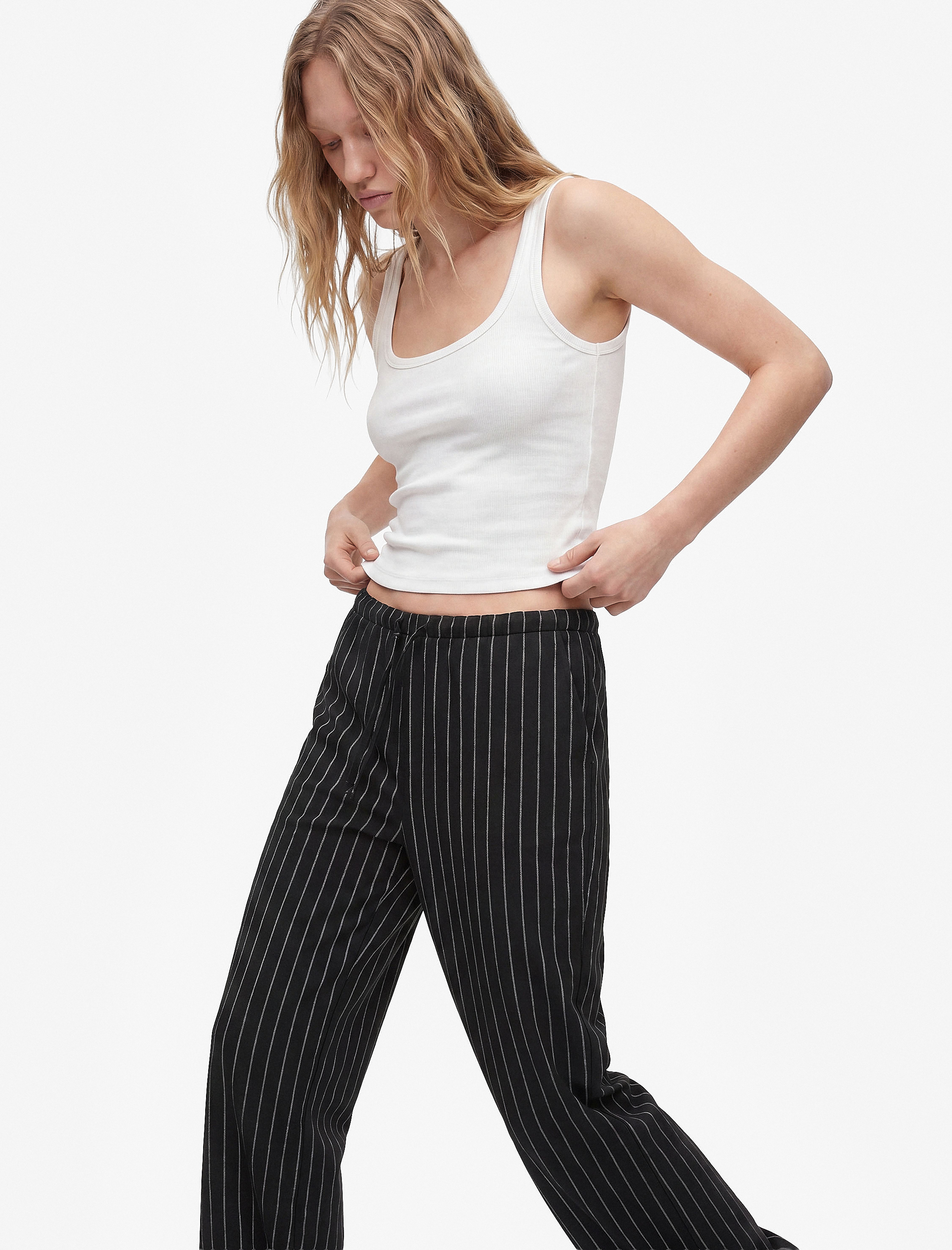   Modal Karışımlı Slim Fit Kare Yaka Kolsuz Bluz