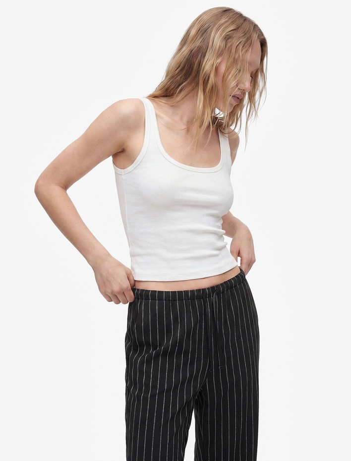  Modal Karışımlı Slim Fit Kare Yaka Kolsuz Bluz