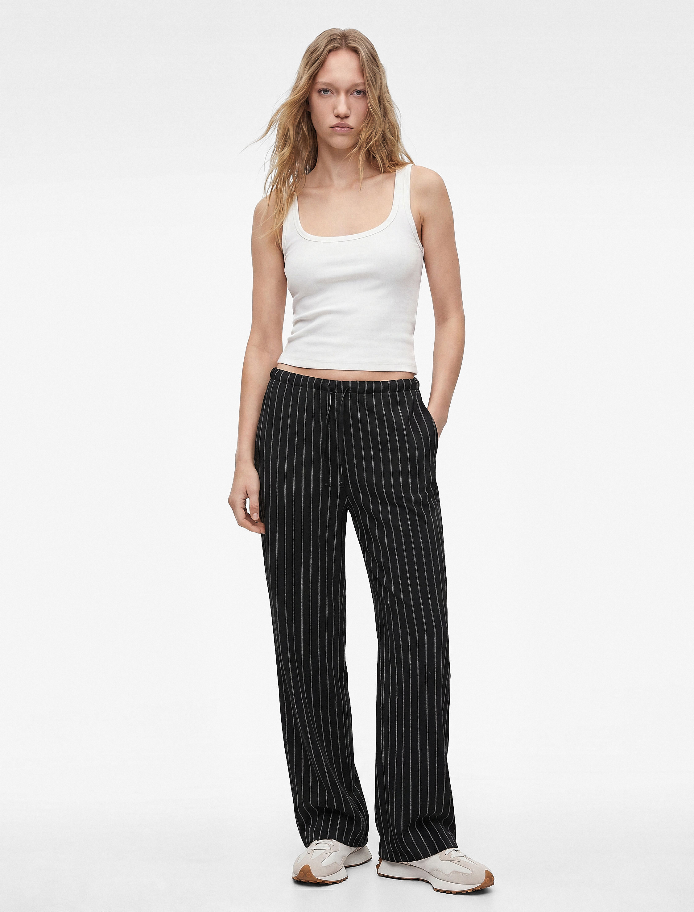   Modal Karışımlı Slim Fit Kare Yaka Kolsuz Bluz