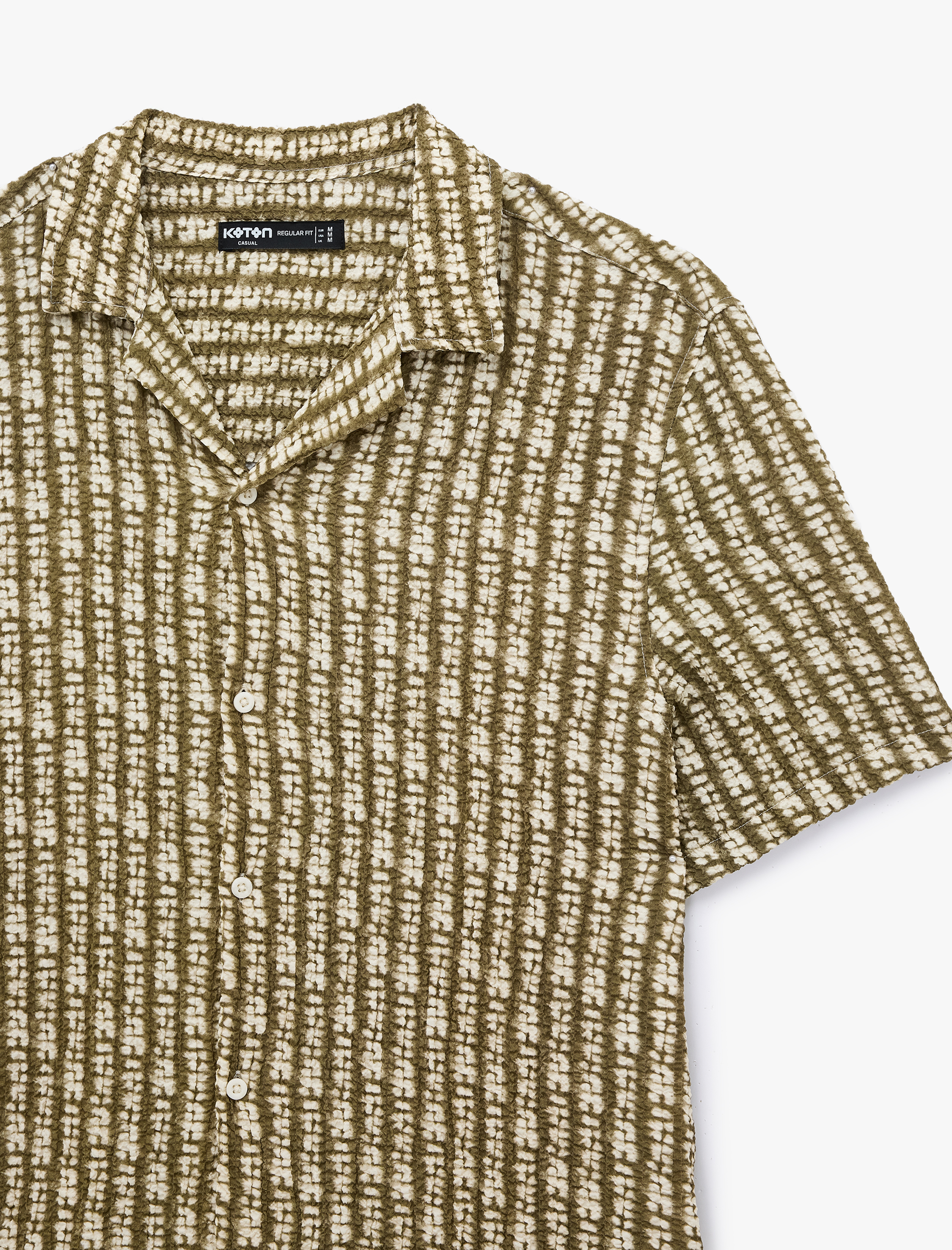   Regular Fit Düğmeli Kısa Kollu Dokulu Devrik Yaka Batik Desenli Gömlek