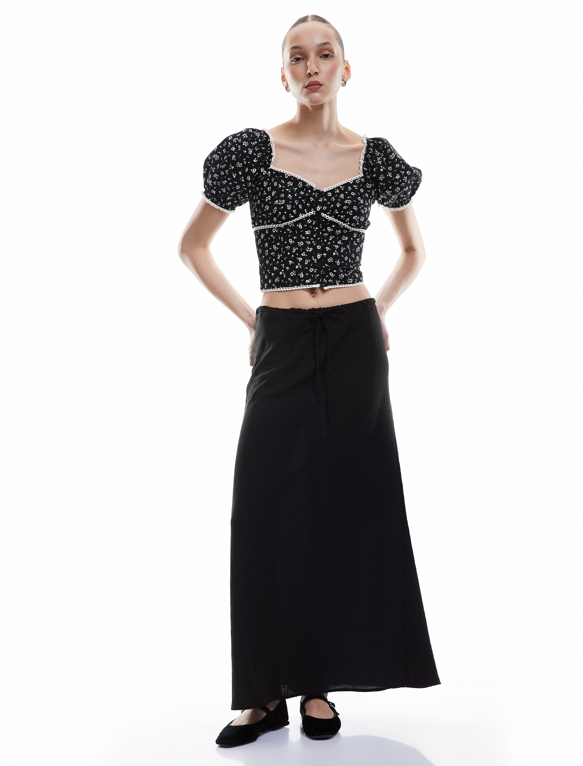   Kalp Yaka Kısa Balon Kollu Çiçekli Crop Bluz