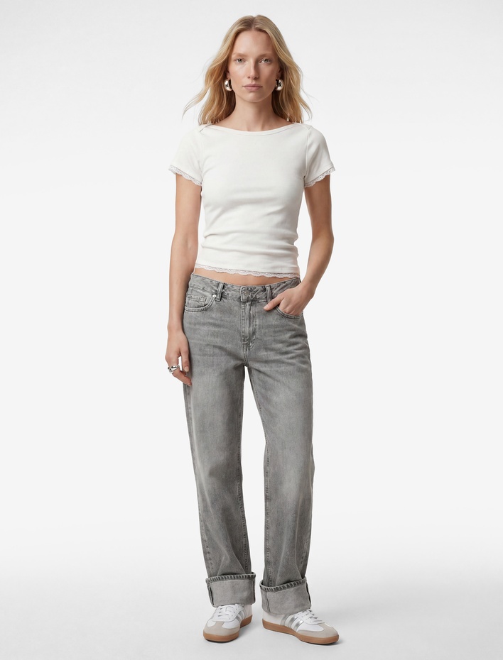  Pamuklu Slim Fit Dantel Detaylı Kısa Kollu Kayık Yaka Tişört