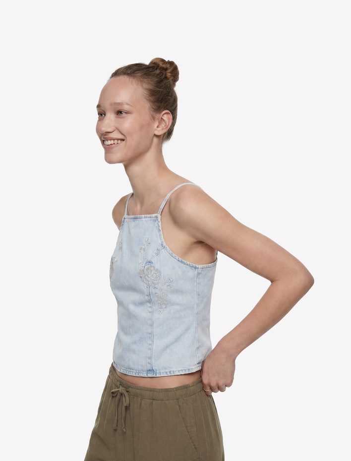  Bağlamalı Sırt Detaylı Nakışlı Kare Halter Yaka Askılı Denim Top